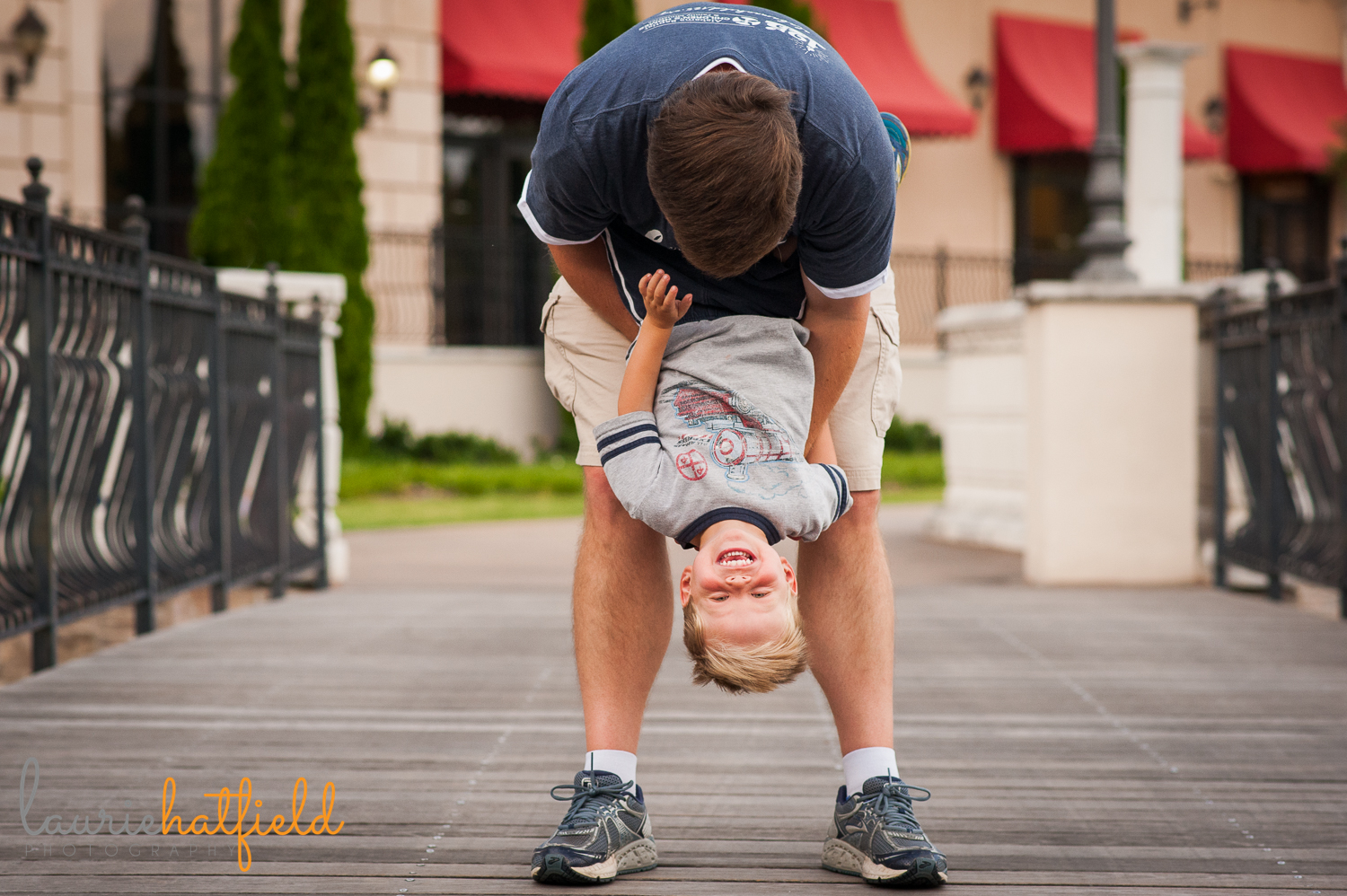 dad holding son upside down | Huntsville photographer 