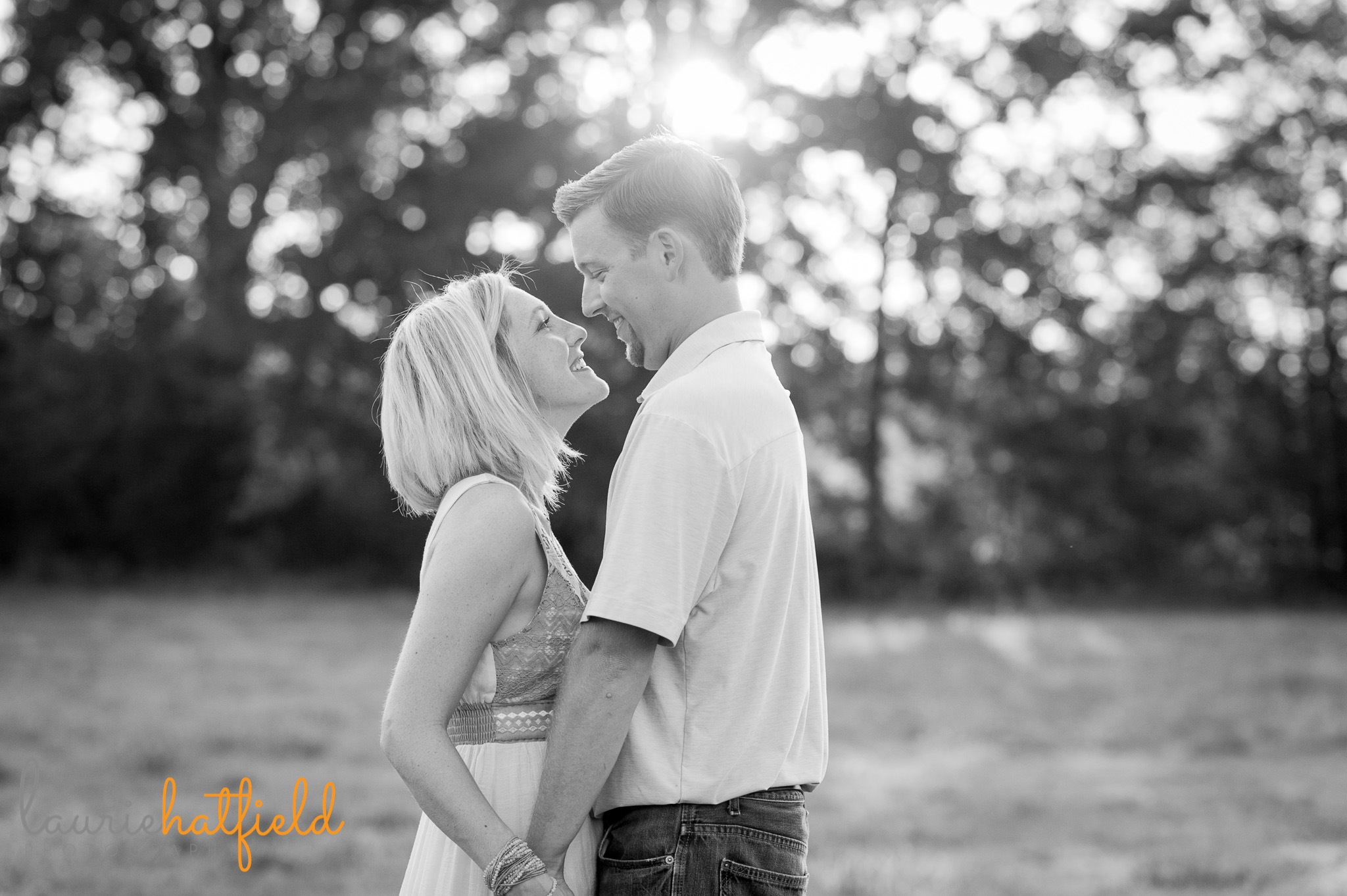 couple dancing in field | Mobile photographer