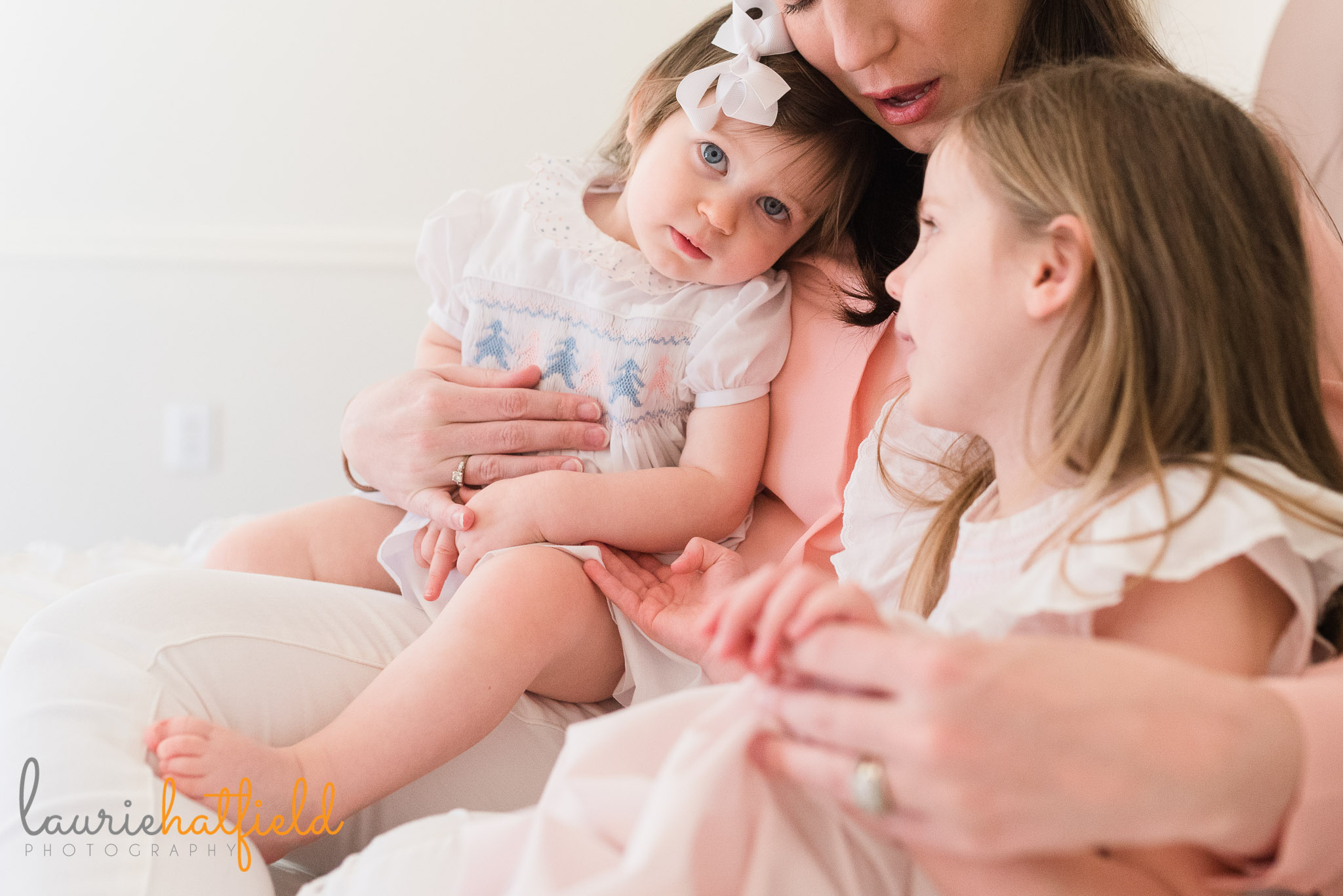 mom and 2 daughters on bed | Mobile AL newborn photographer