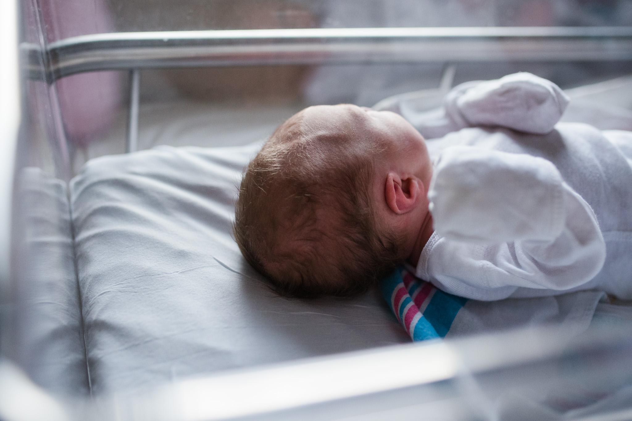 newborn baby girl in hospital | Fresh 48 session by Mobile photographer Laurie Hatfield Photography