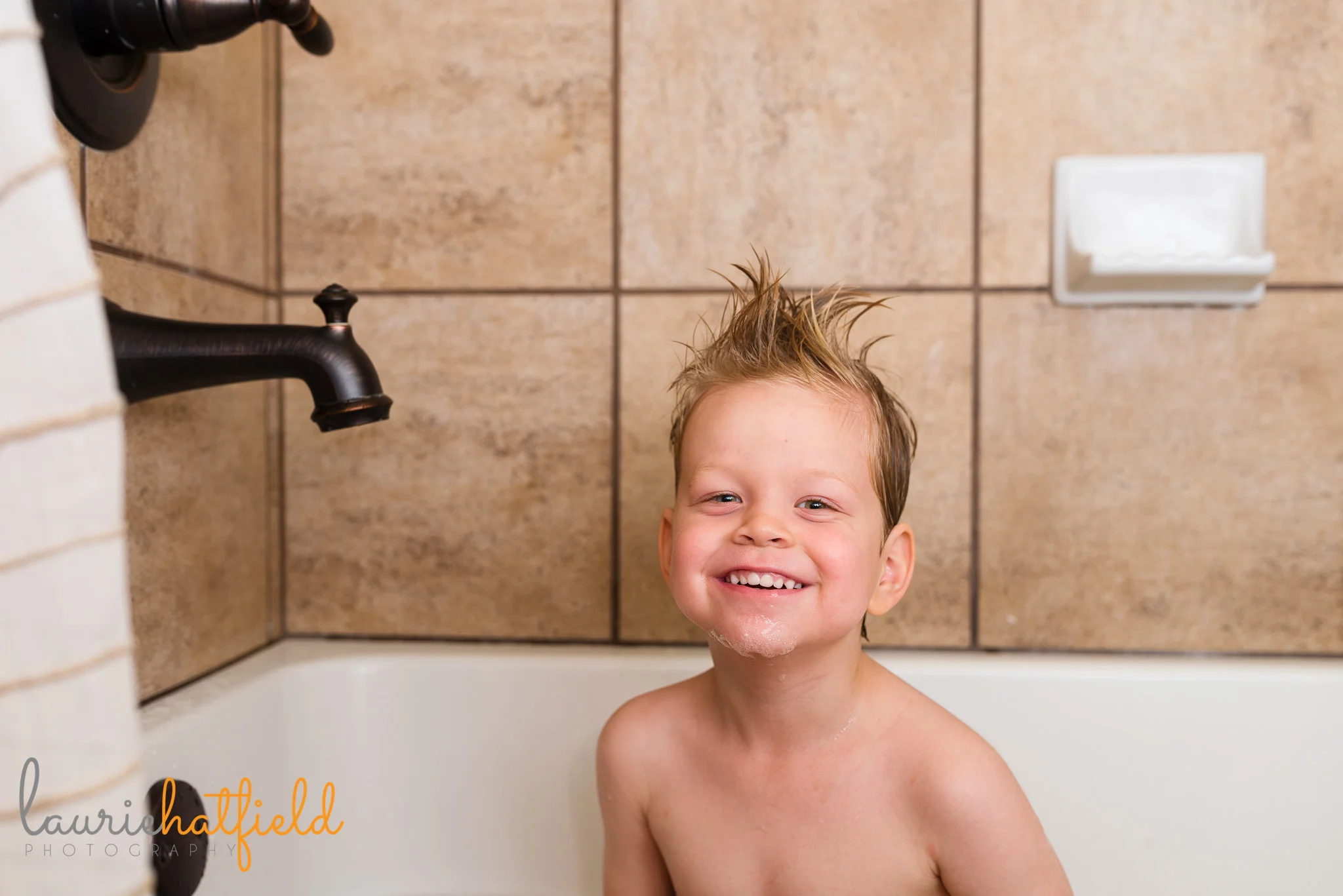 4-year-old boy in playing in the bathtub | Mobile AL family lifestyle photographer