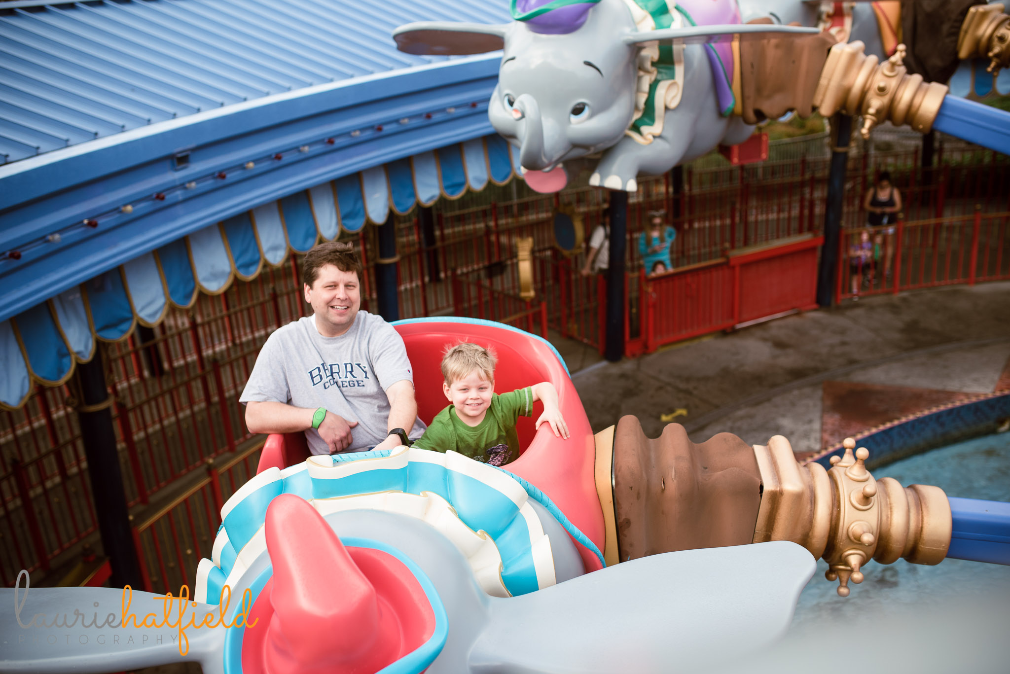 dad and son on Flying Dumbo | Foley AL family photographer