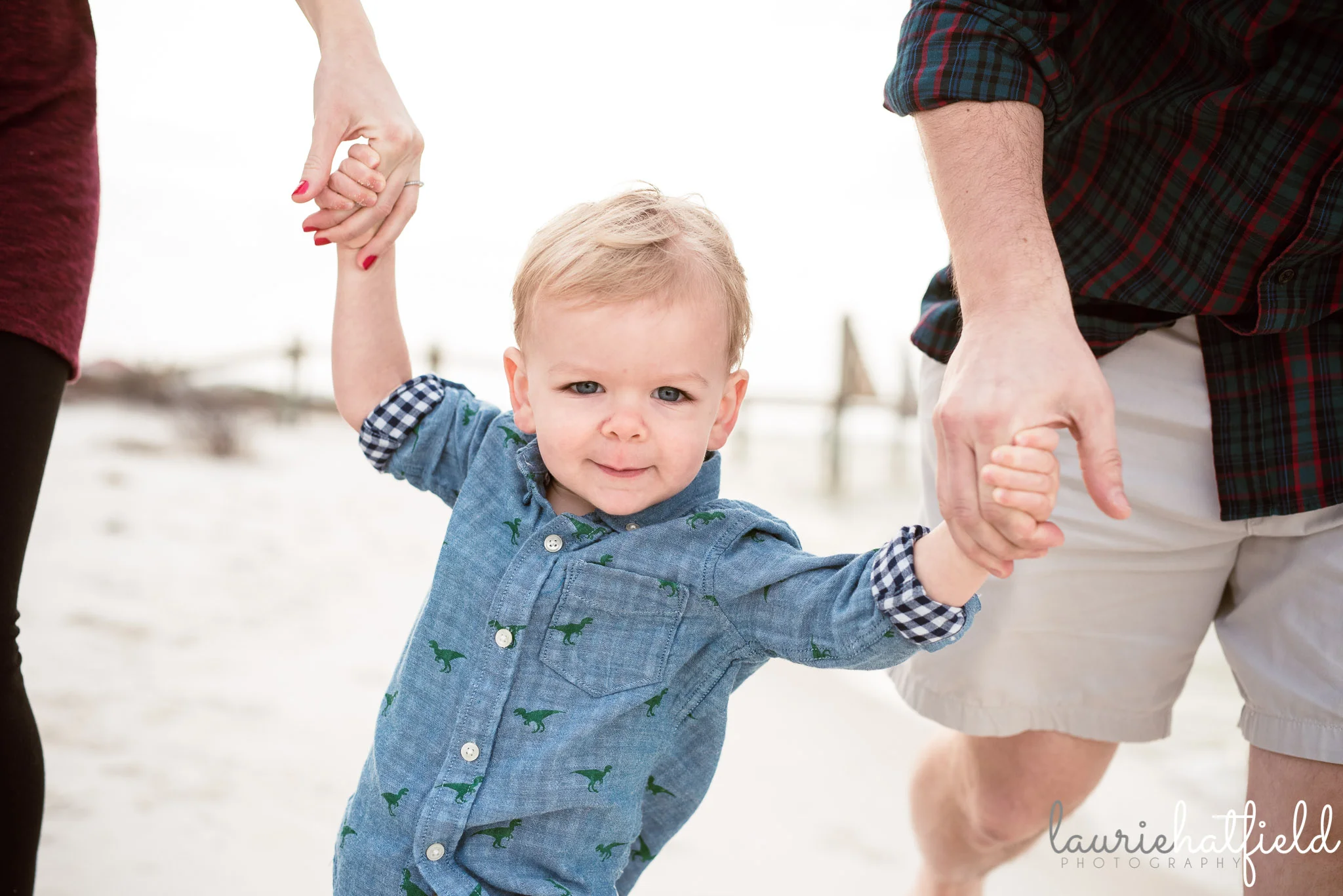 little boy holding hands with parents | Decatur AL photographer