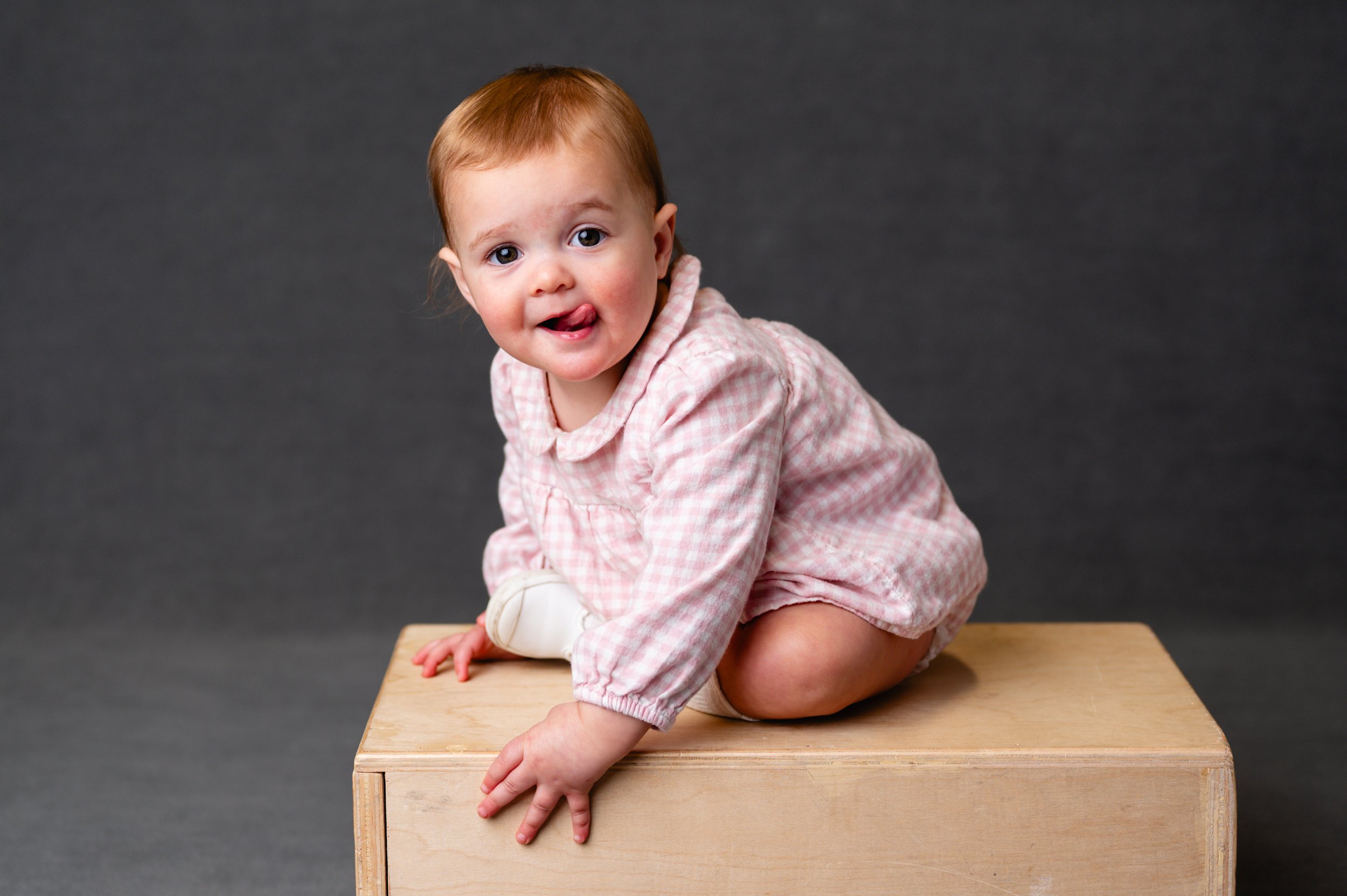 gray backdrop model release-9334.jpg