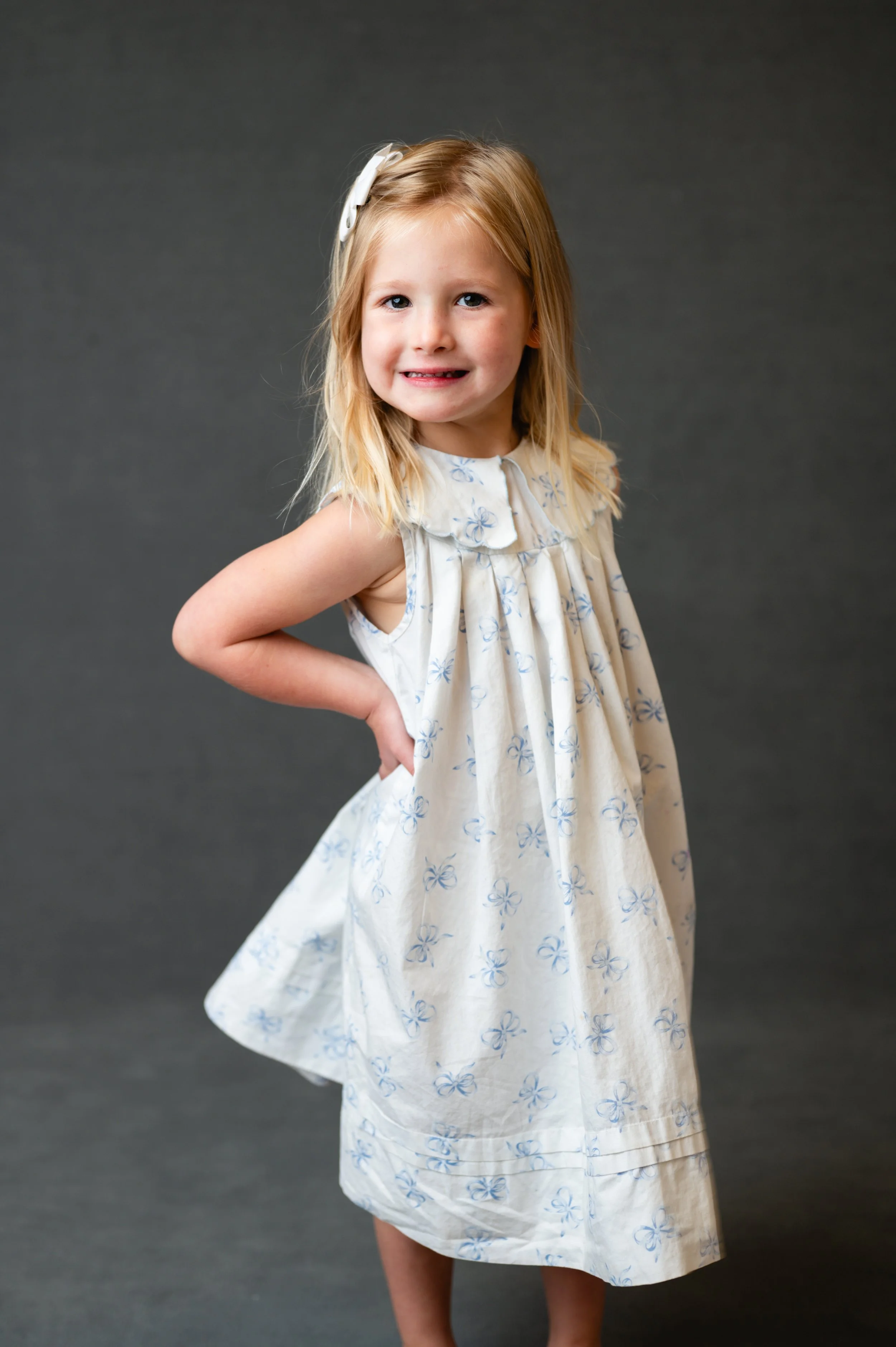 gray backdrop model release-8173.jpg