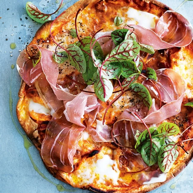 Prosciutto_and_buffalo_mozzarella_pizza1.jpg