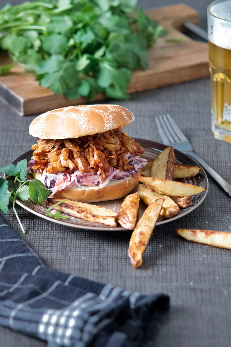 Vegan Pulled Pork Burgers