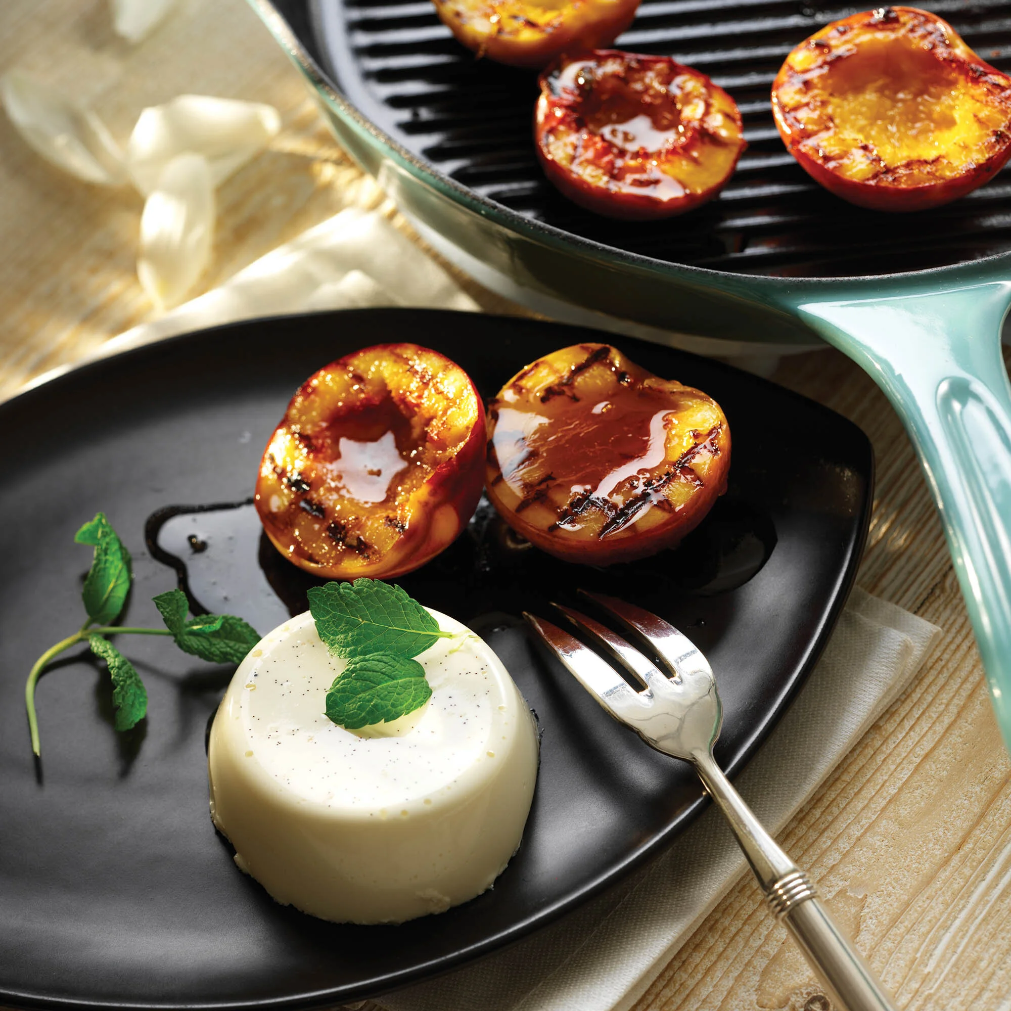 Grilled Peaches with Vanilla Cream
