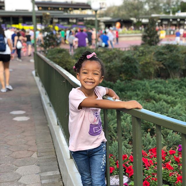Can&rsquo;t believe how quickly she&rsquo;s growing up!!! Here she is having so much fun @waltdisneyworld with her cousins @thejamestwins. It&rsquo;s so fun watching her discover new things at this age. 💗💗💗 being Reagan&rsquo;s mom!!! #disneymom #