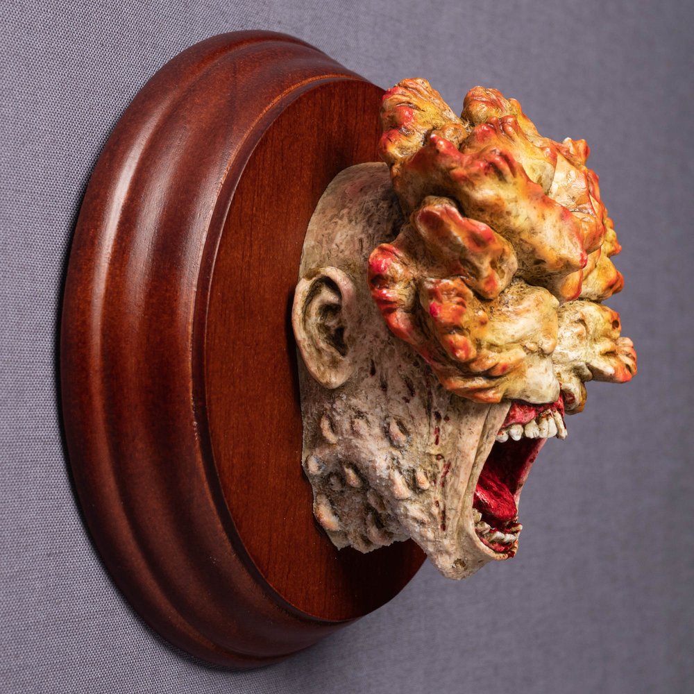 The Last of Us - Mini Clicker Bust Mounted on Plaque — Modulus Props