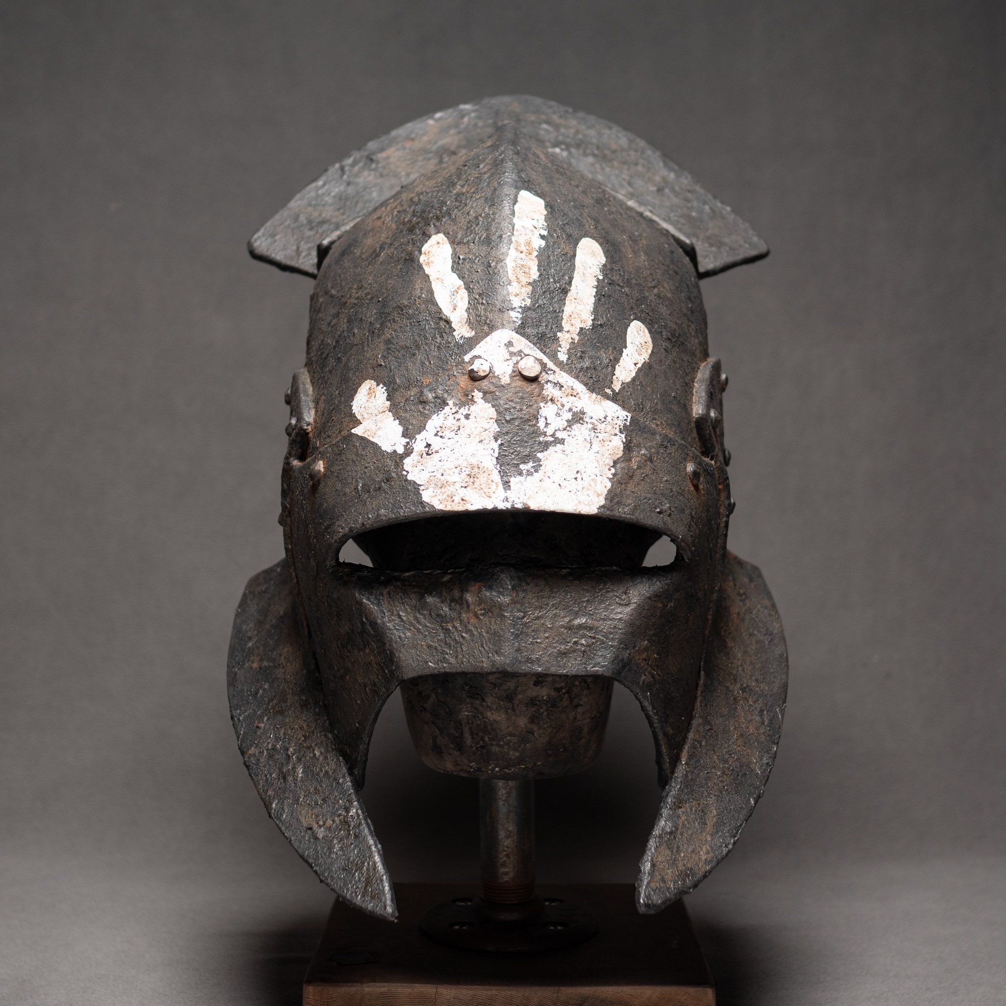 uruk-hai-foam-helmet-lord-of-the-rings-front-view.jpg