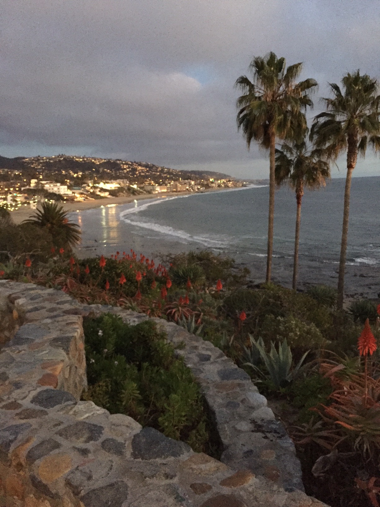 Laguna Beach Free Walking TourArt, History, Culture, Urban Legend