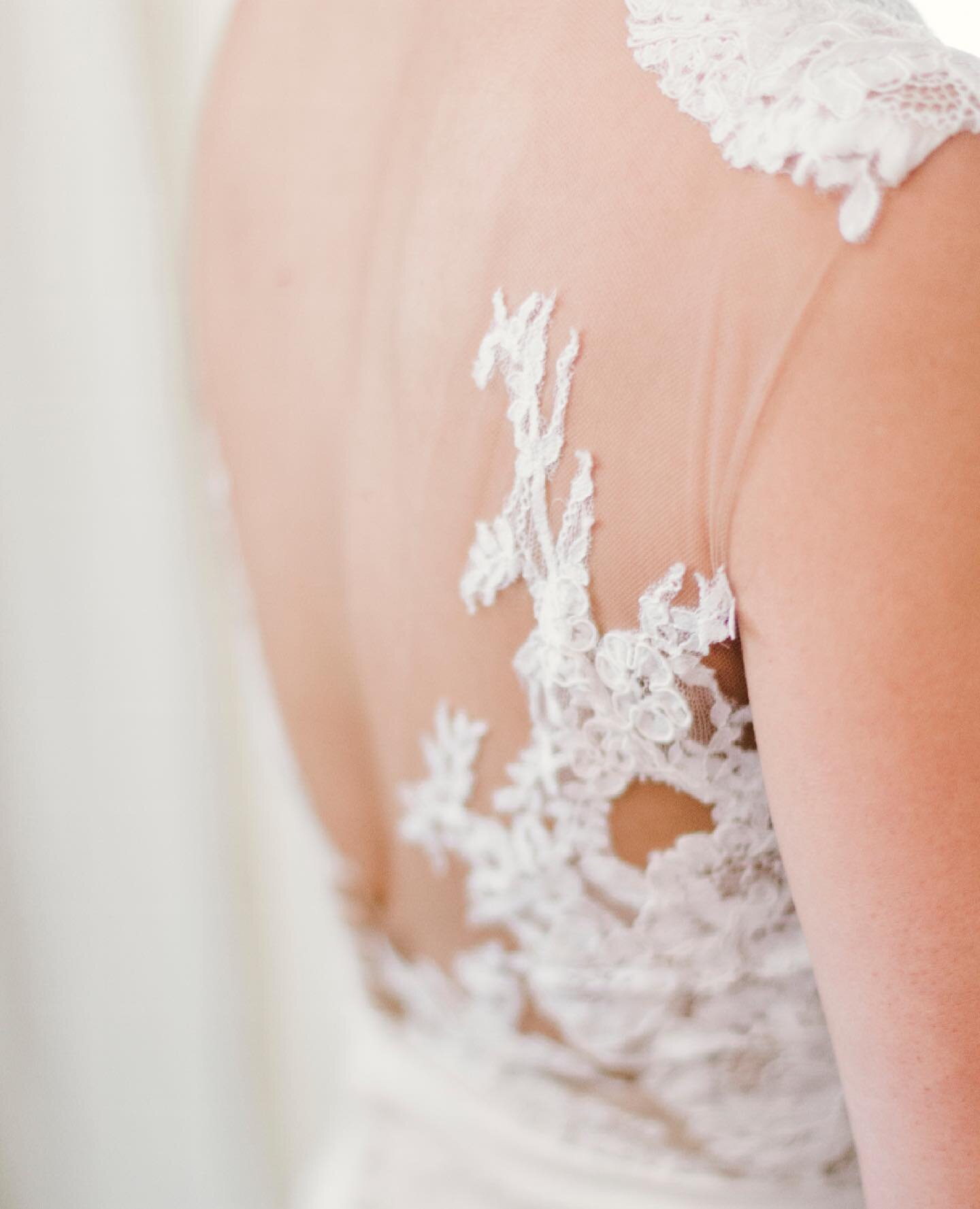 It&rsquo;s all in the details 🤍 What little &ldquo;must have&rdquo; details did you search for when choosing your wedding gown?