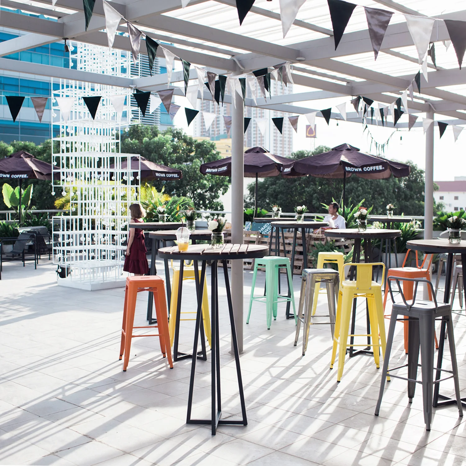 The Crown, Outdoor terrace