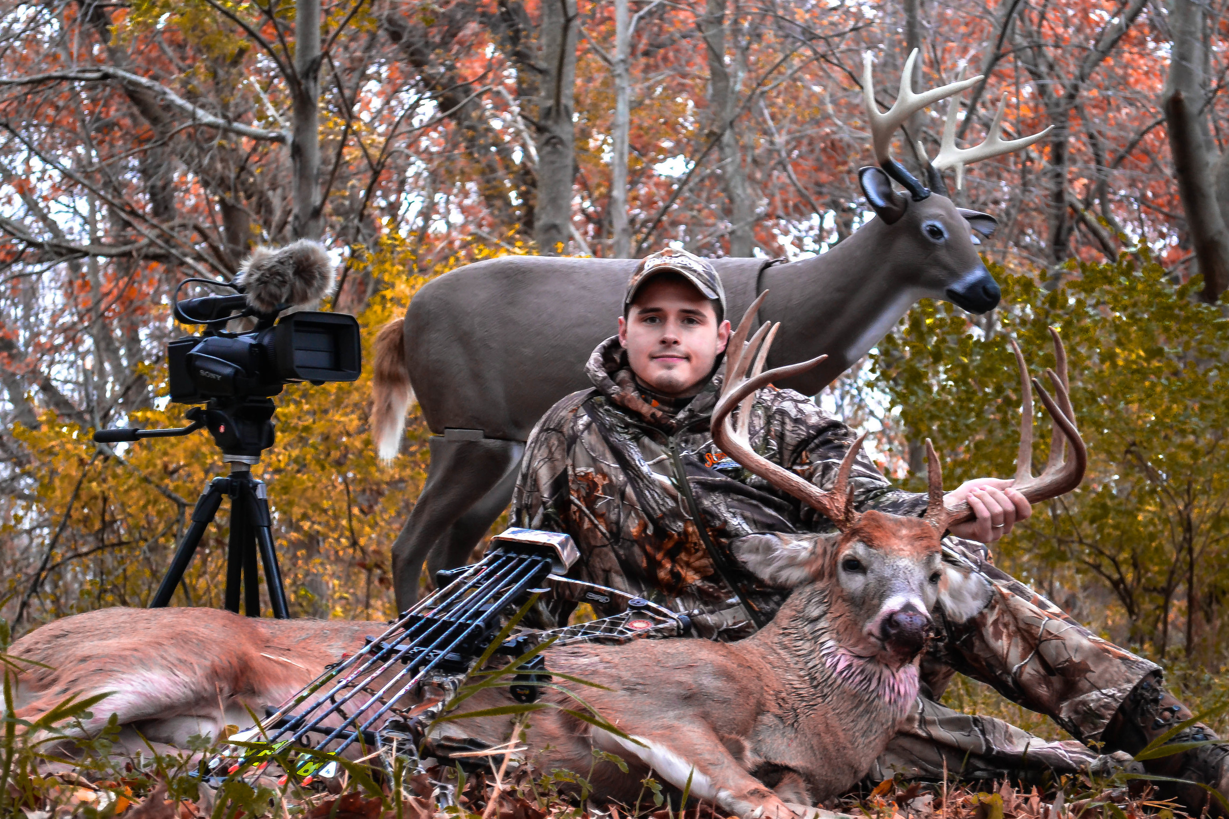 Bowhunting Deer: The Glove Buck- Decoying Whietails