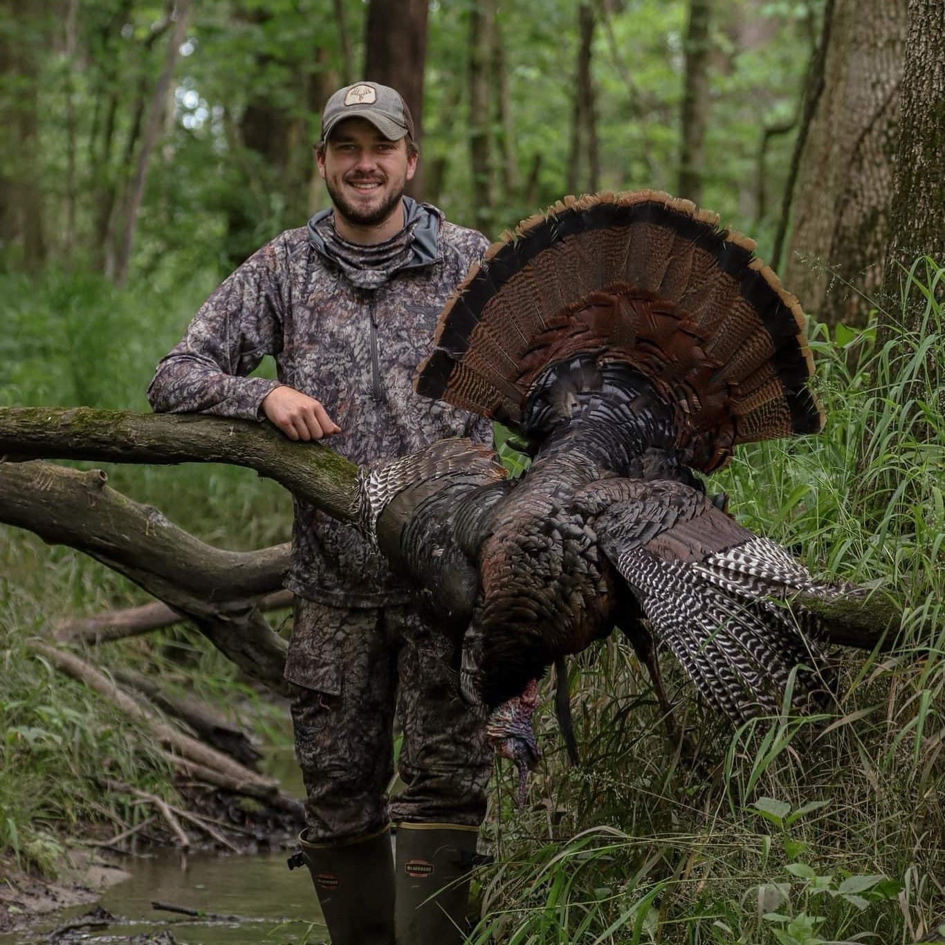 @reece_waddington was finally able to seal the deal yesterday on the last day of Illinois 4th season! These birds ran him through the wringer hunting every day but one rain day during his season! He finally figured out what the ticket to success was 