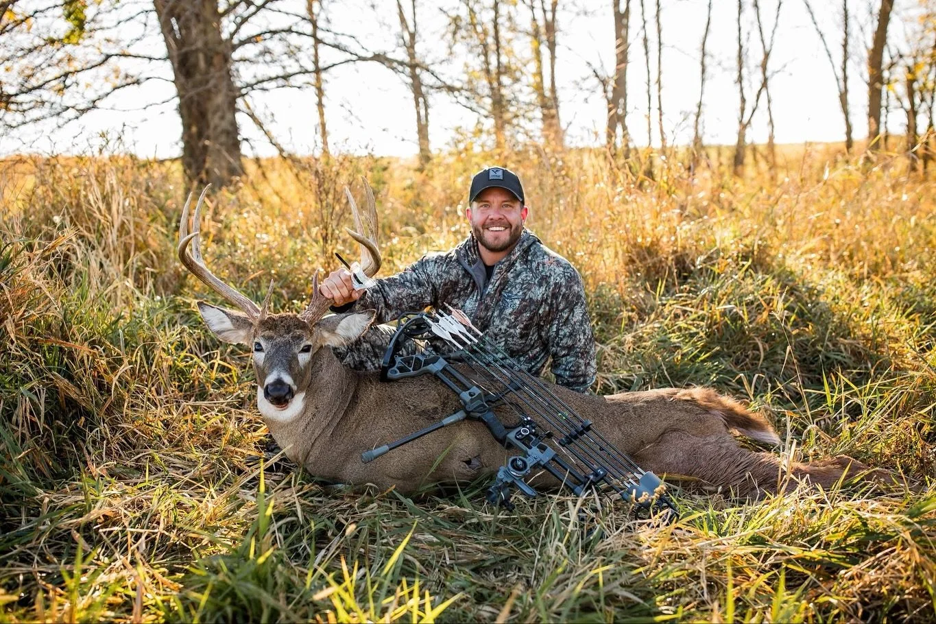 November never disappoints. November 1st proved that again. Feeling blessed to have the chance to chase these animals. - @bradhock1 

@primearchery @asio_gear @g5outdoors @onxhunt @realworldwildlifeproducts @hhasports @victory_archery