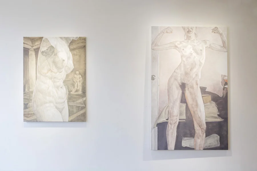 左 Statue III, 2017, 122 x 90 cm, Oil on canvas 右 Nude, 2016, 178 x 108 cm, Oil on canvas