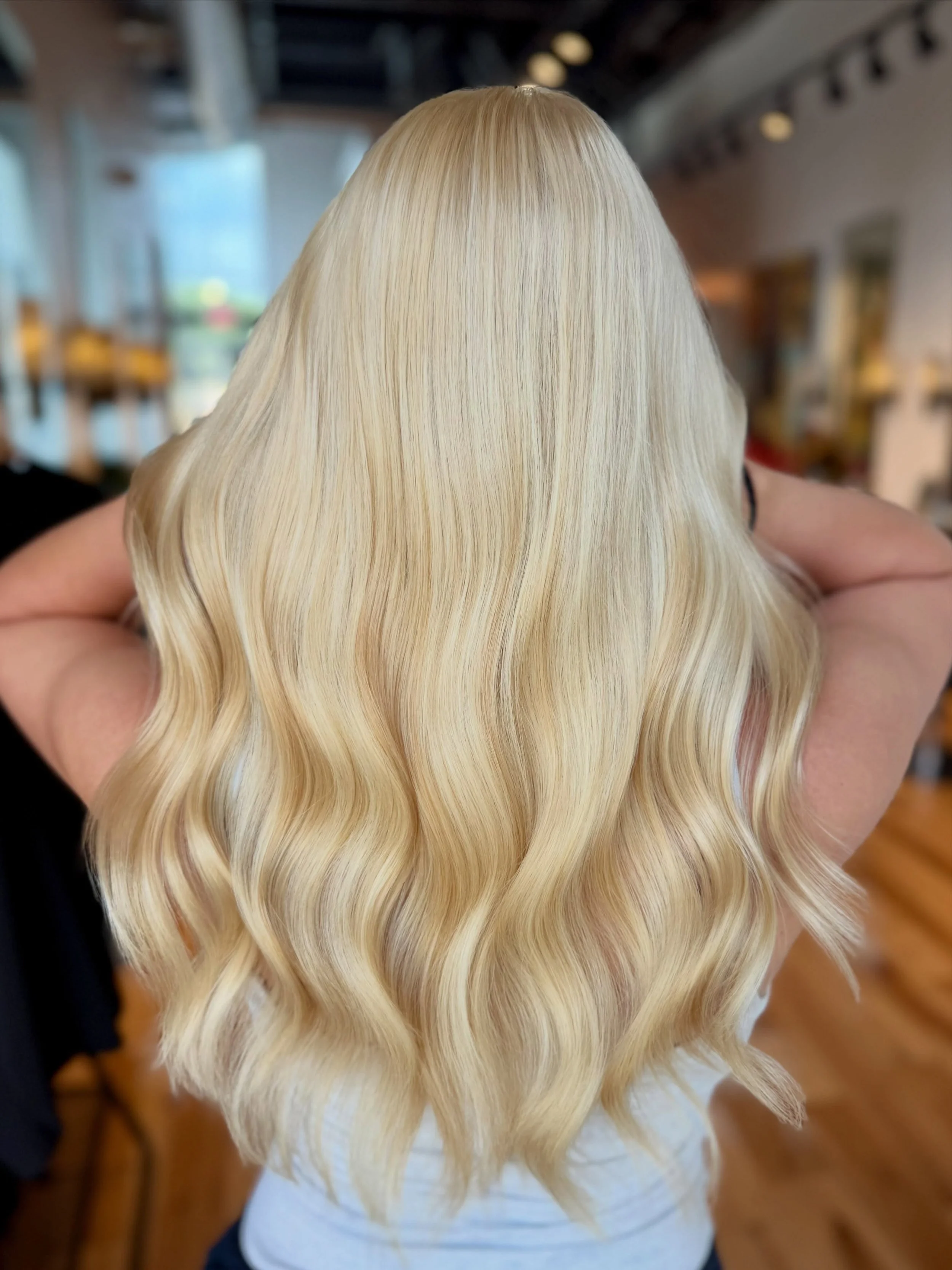 We will never get tired of a blonde like this. 🤍

Bright, buttery, and everything we love about a beautifully executed blonde. 

@hairxrebekahh , you&rsquo;ve done it again!

#swampmermaidbeautyproject #salonatx #austinblondespecialist #bestsalonina