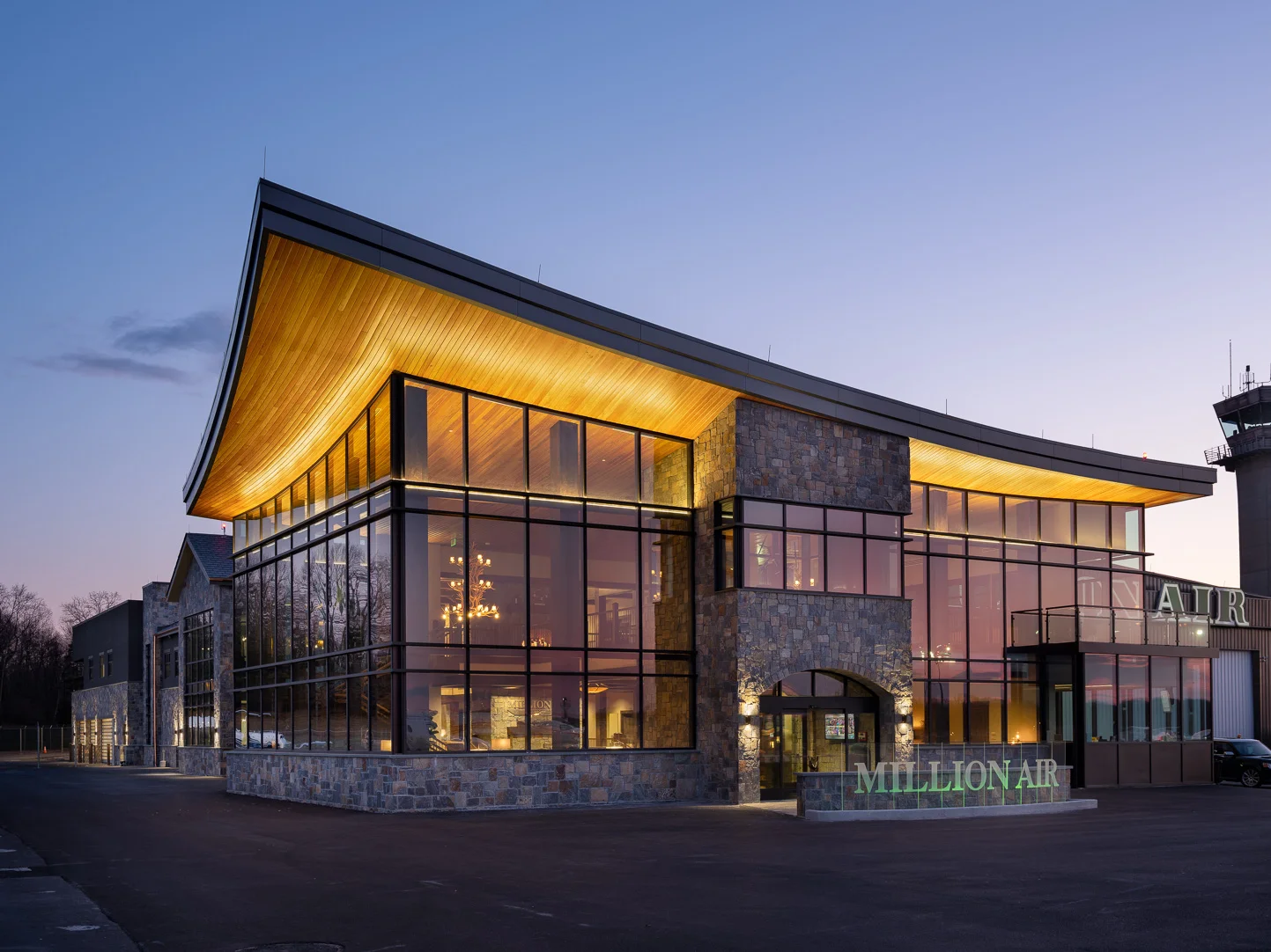 Million Air, White Plains Airport, NY ▪ Jacob │White Construction, TX Benjamin Notzon, Architect, AIA