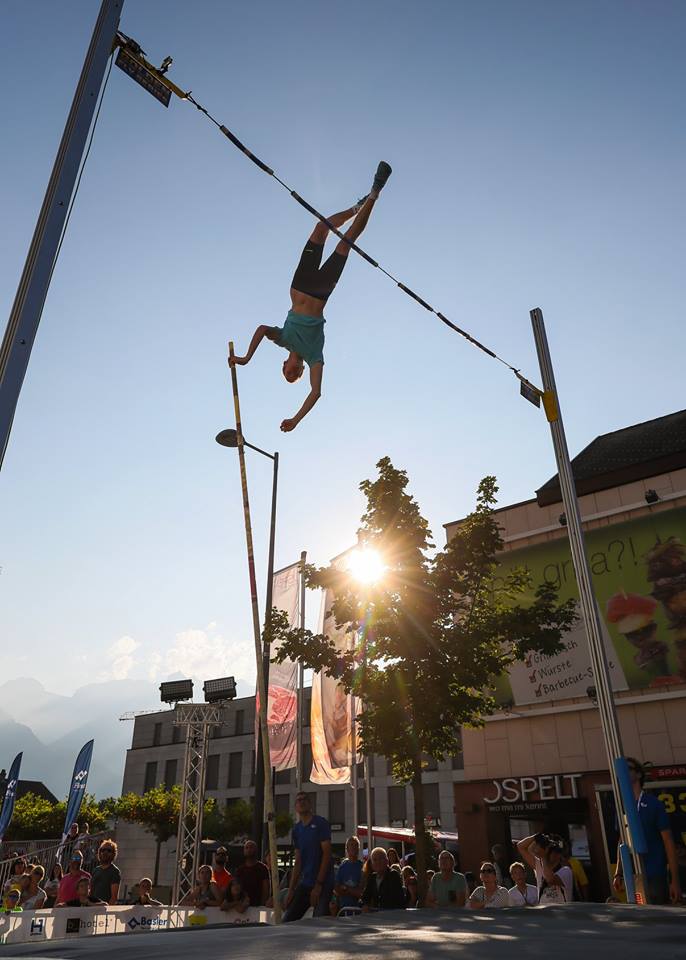 winner pole vault men Konstantinos Filippidis GRE jump.jpg