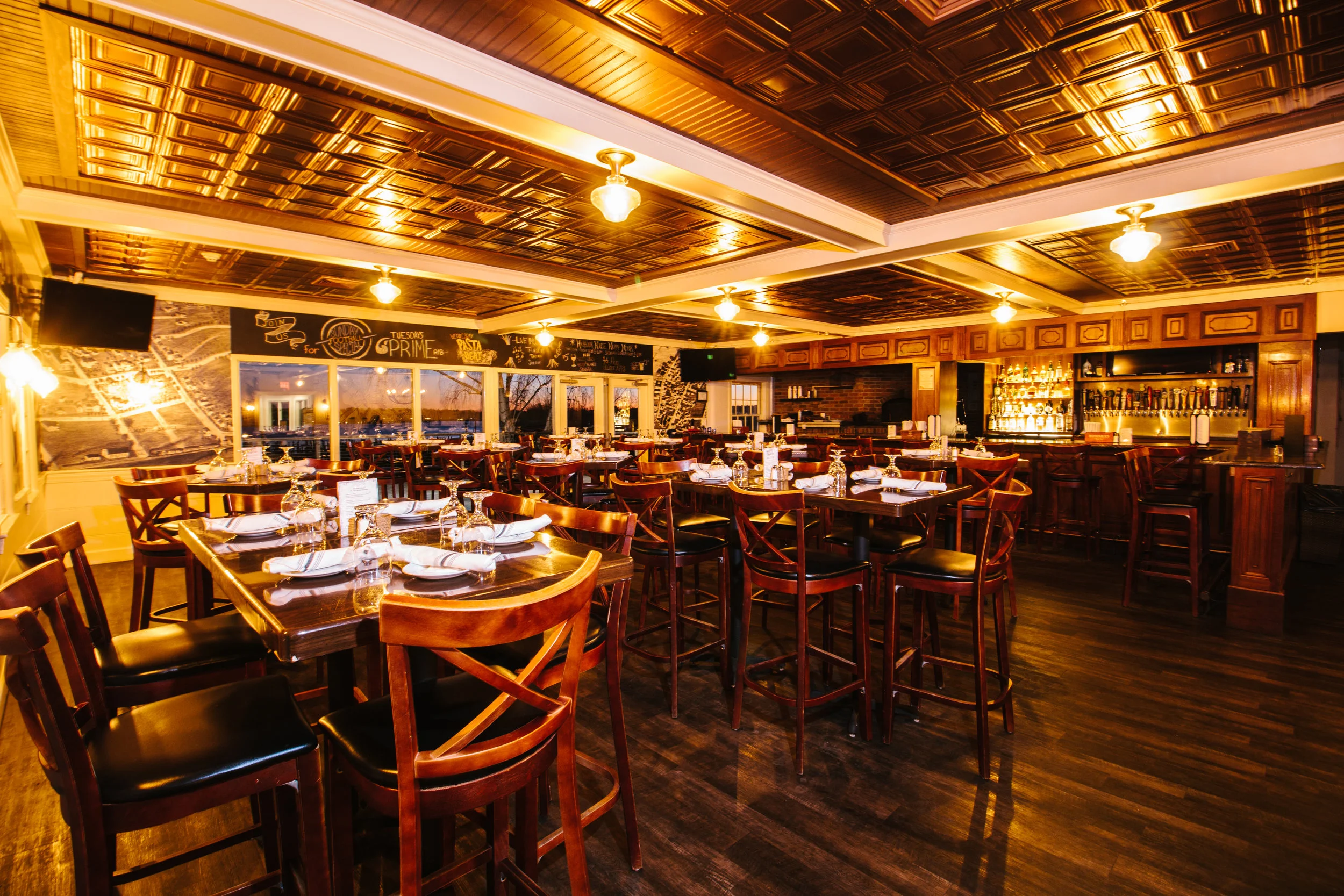 Bar:lounge.jpg