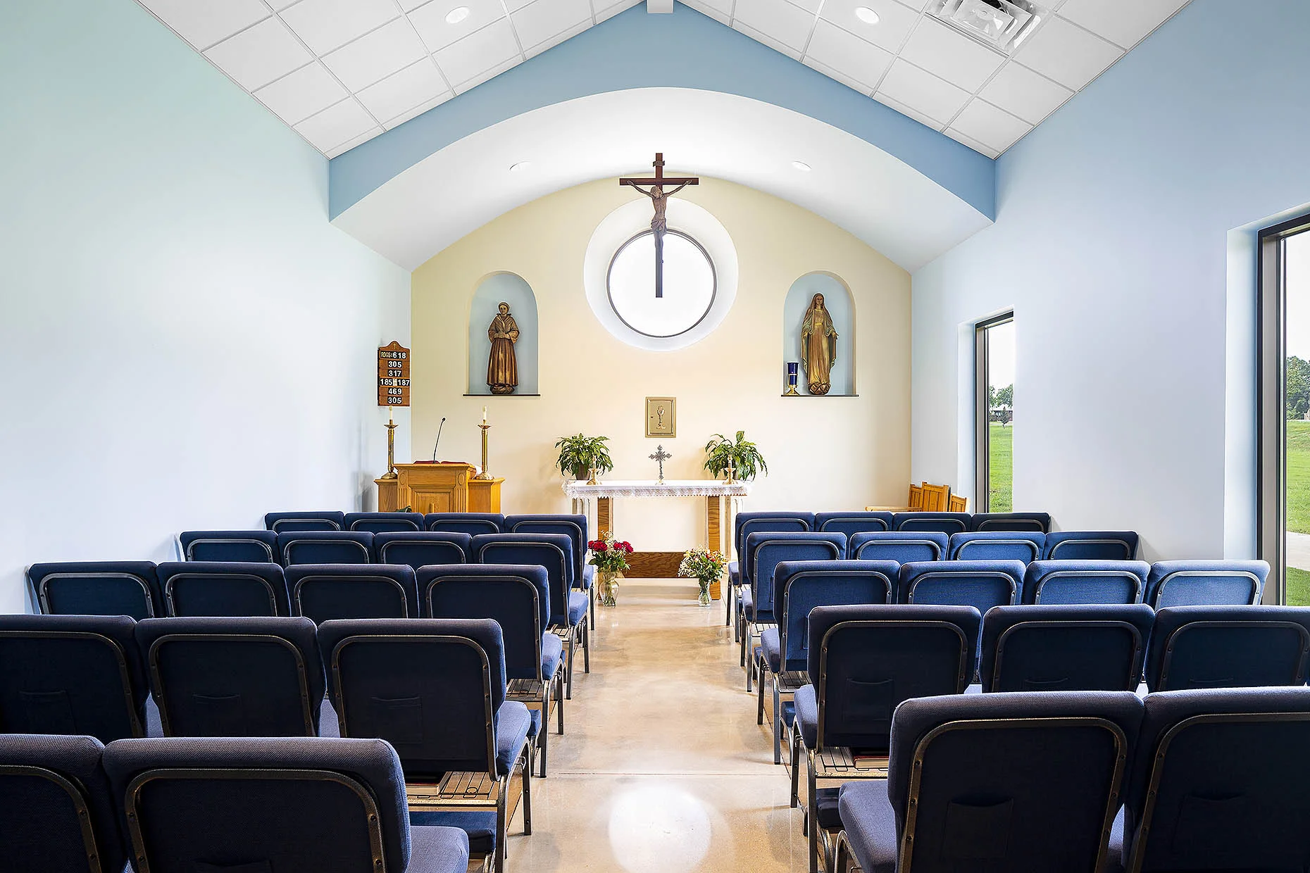 Lusk_StBernadette_SmallChapel_01_webuse.jpg