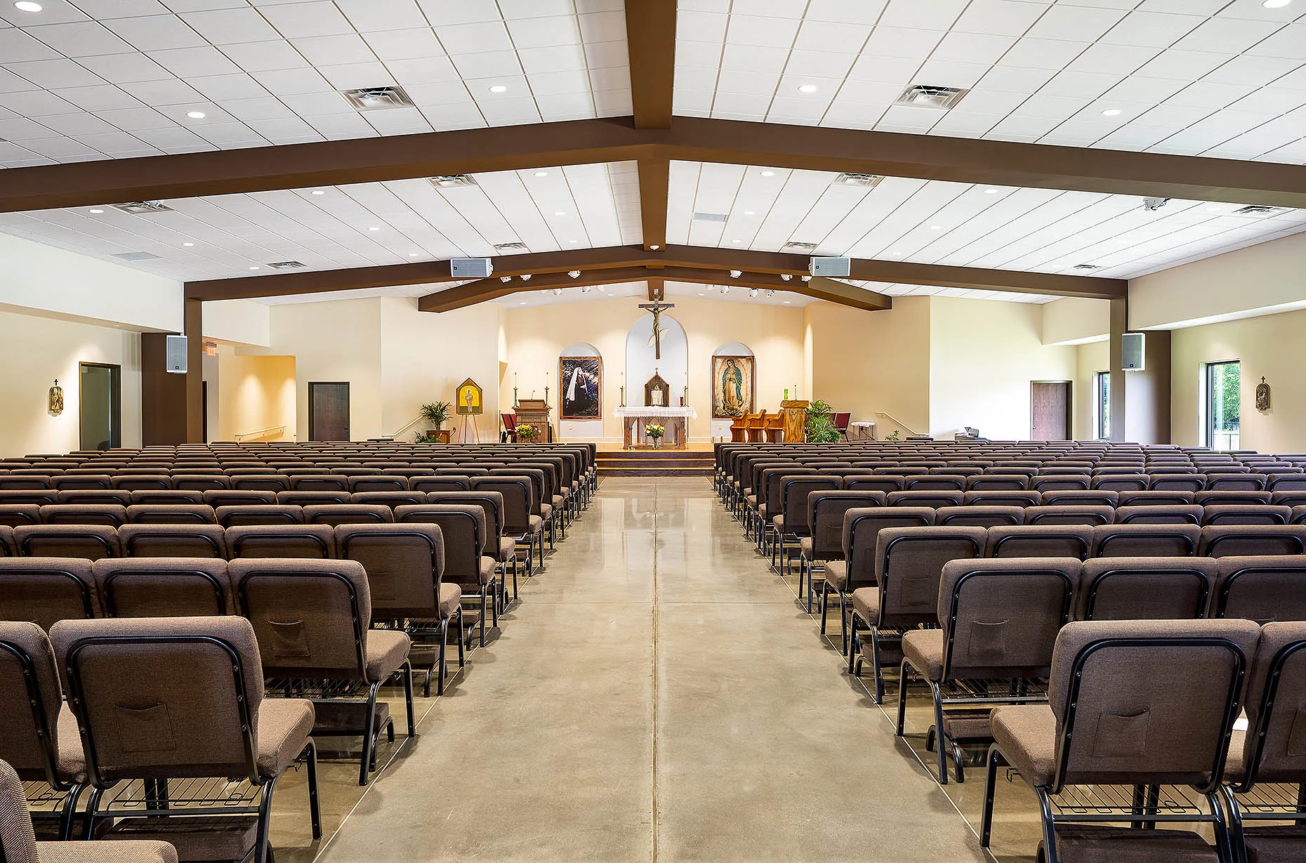 Lusk_StBernadette_WorshipHall_01_webuse.jpg