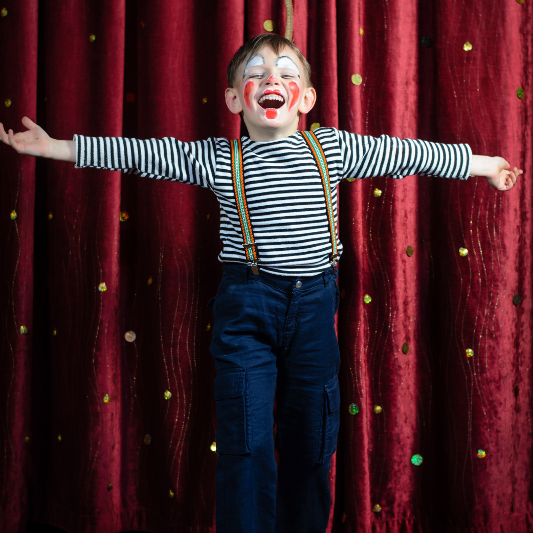 Два клоуна сток. Clowns performing tricks перевод. Смешные фокусы с клоунами. Фокусник смешной. Clowns performing tricks перевод.