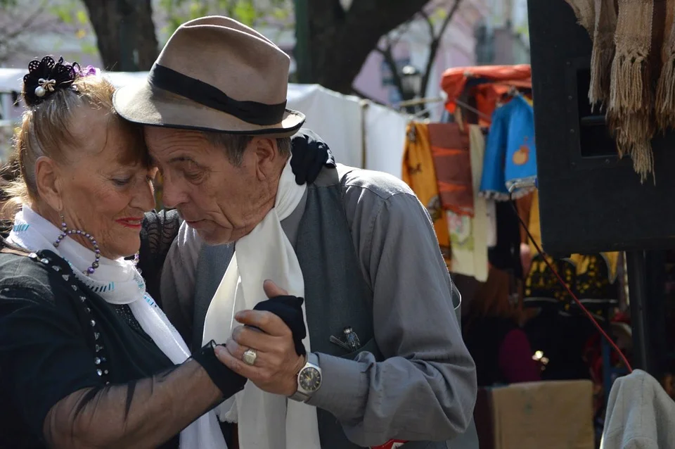 INDEPENDANT LIVING - Dancing Tango - lo.jpg