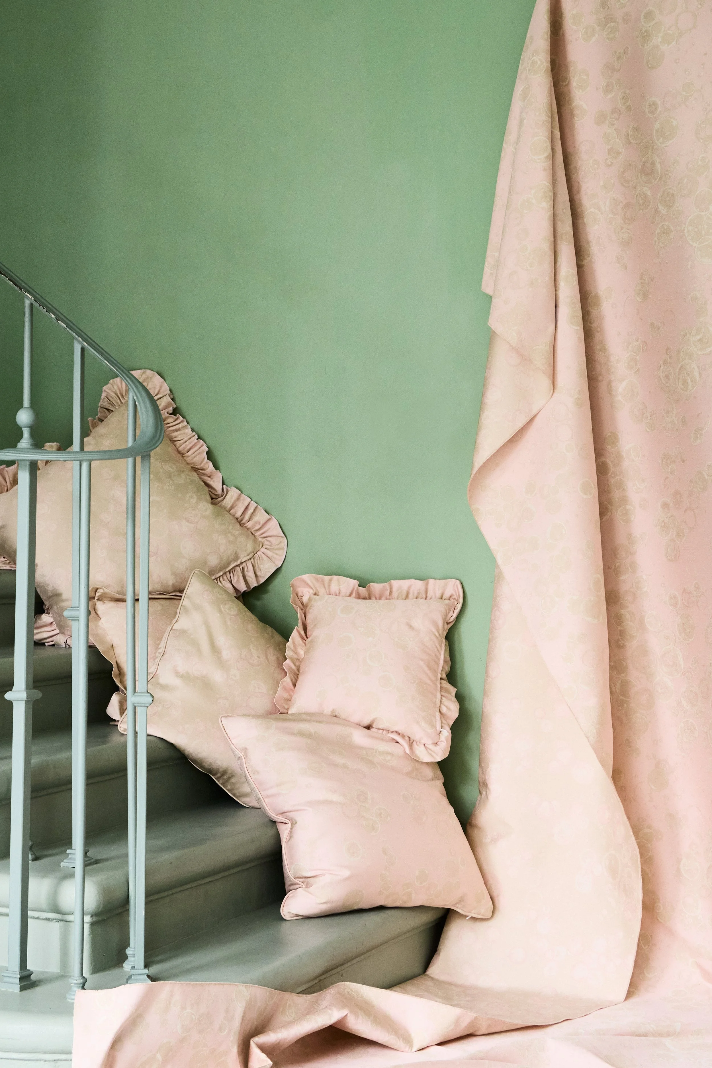 Voutsa x Scott Pask Fizz Rose Jacquard Editorial Redo no Switch.jpg