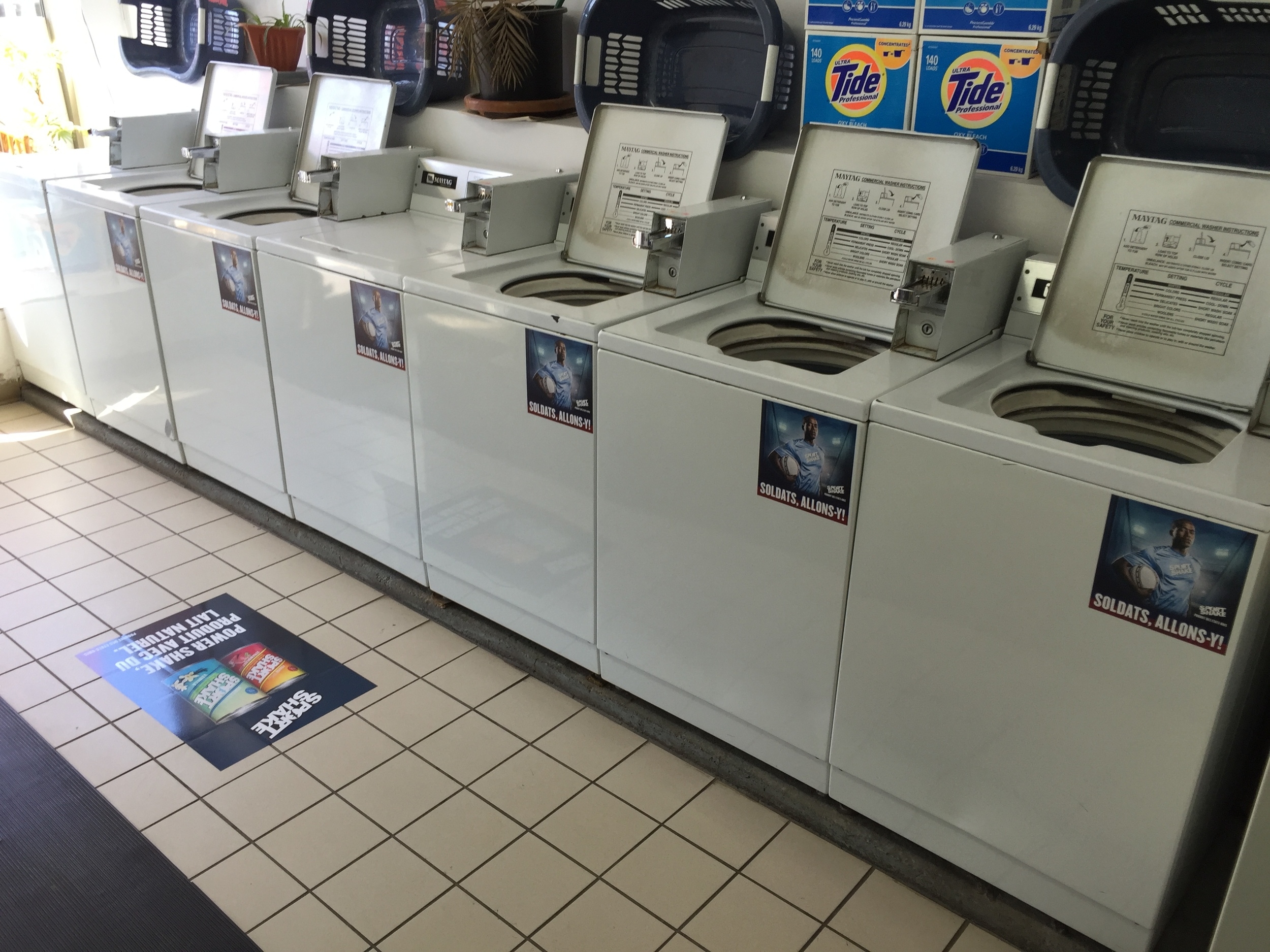 laundromat advertising in Montreal