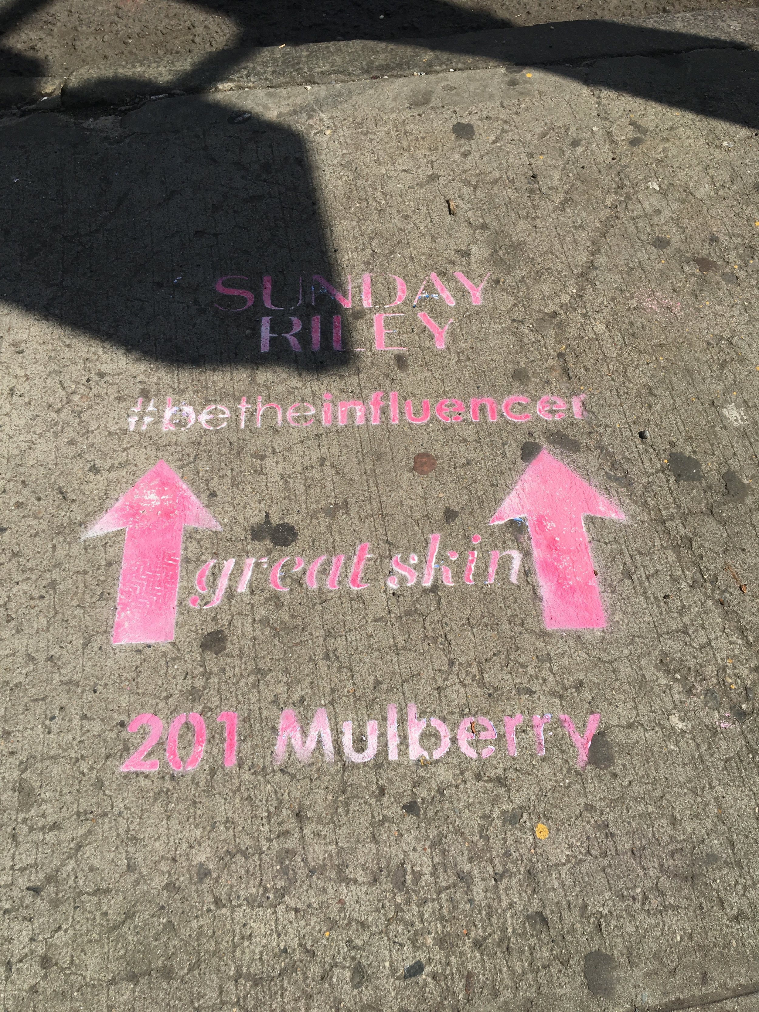 Sidewalk marketing for Fashion Brands