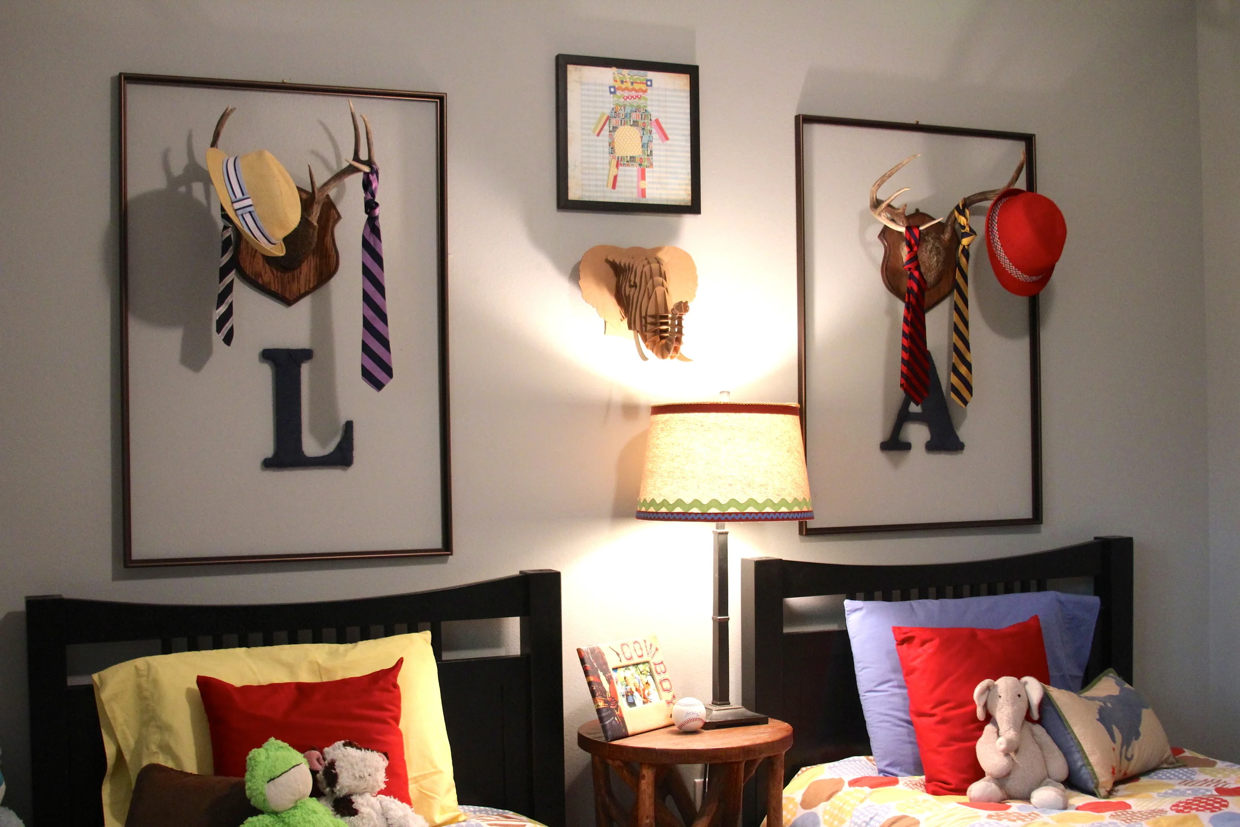 yarn wrapped letters & easy kids room art