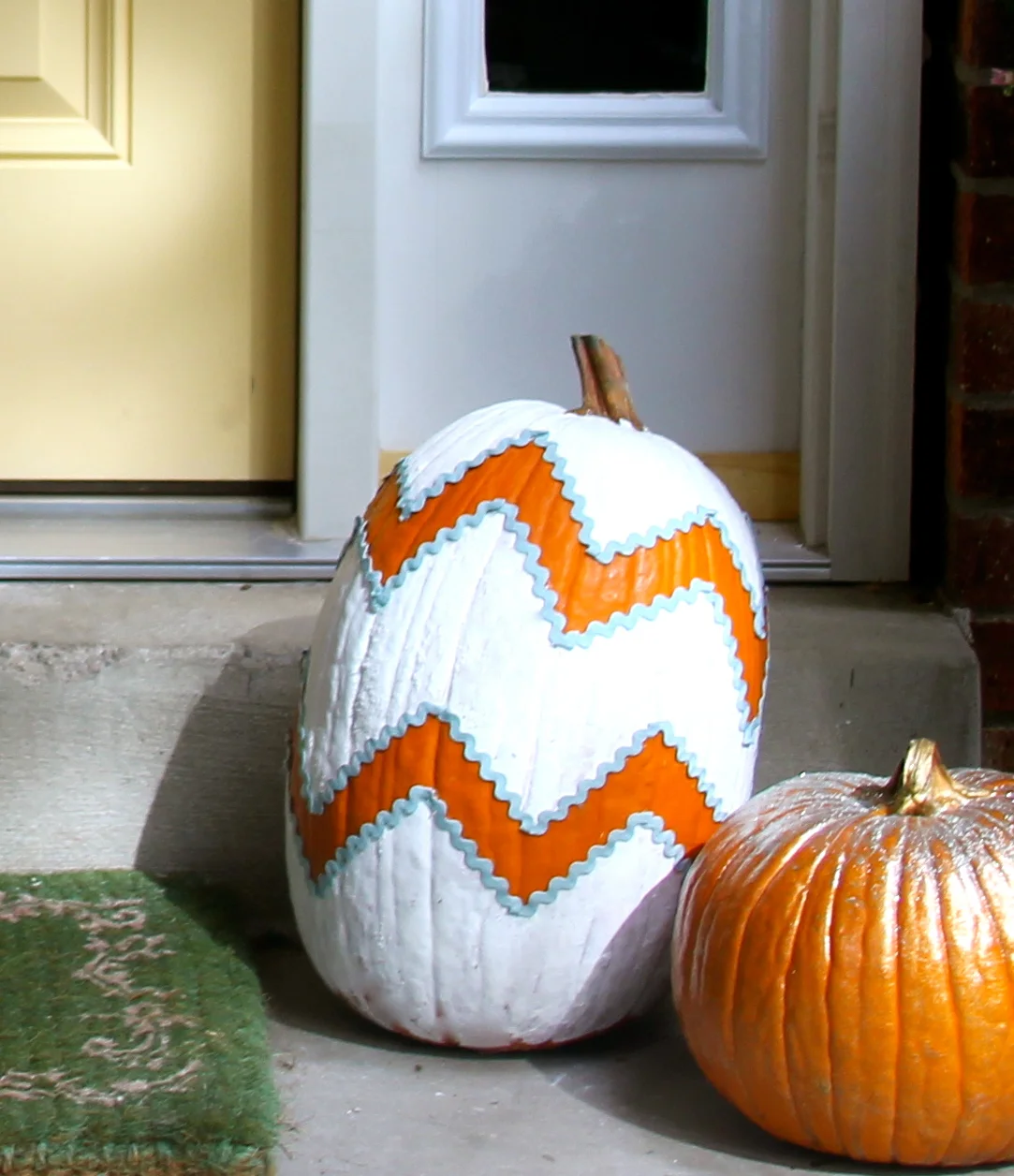 my imperfectly perfect chevron pumpkin {tutorial}