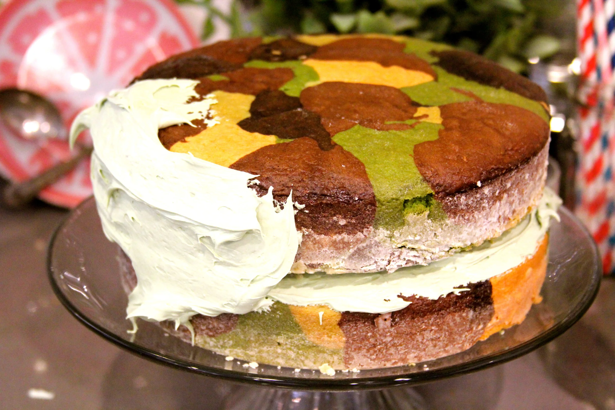 making a camouflage birthday cake {tutorial}