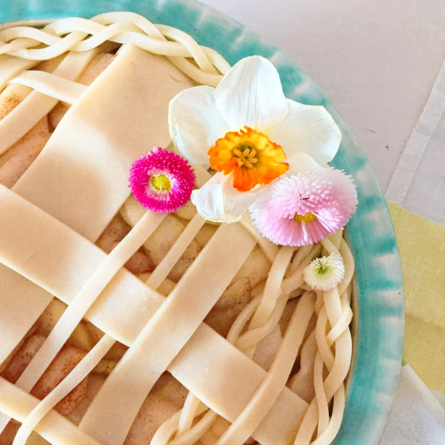 award winning apple pie (and it's super simple to make!)