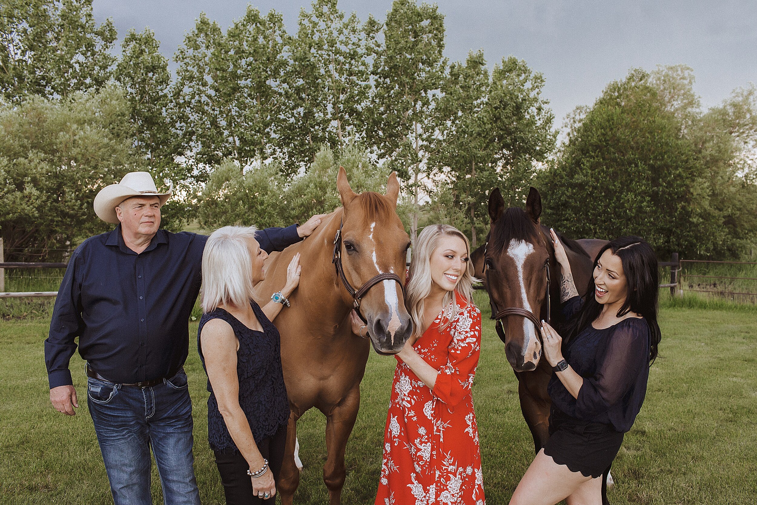 red-deer-family-photographer-horses