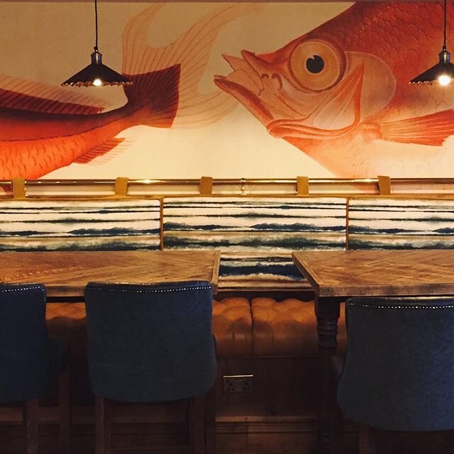 This custom bright, bold and beady-eyed wallpaper is one of our favourite features at the newly refurbished @the_boathousesw15 for @youngspubs .
.
.
.
.
#sampsonassociates #interiordesign #wallpaper #hospitalitydesign #pubdesign #londondesign #putney