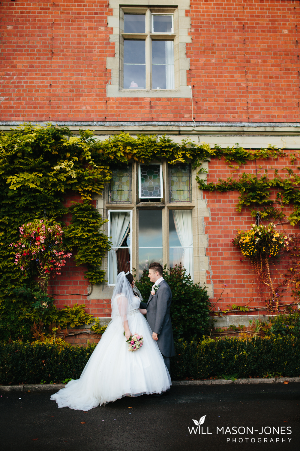  coed-y-mwstwr-welsh-wedding-photography 