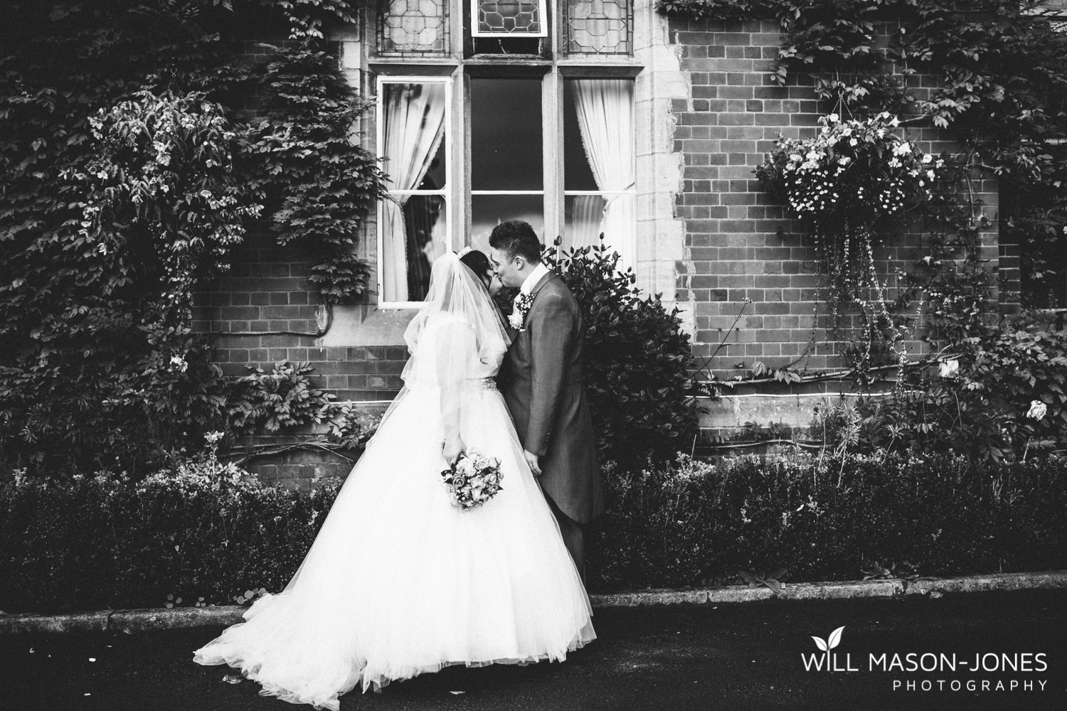  coed-y-mwstwr-welsh-wedding-photography 