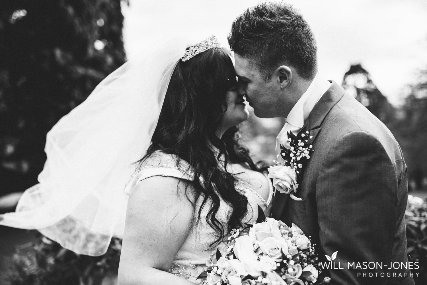  coed-y-mwstwr-welsh-wedding-photography 