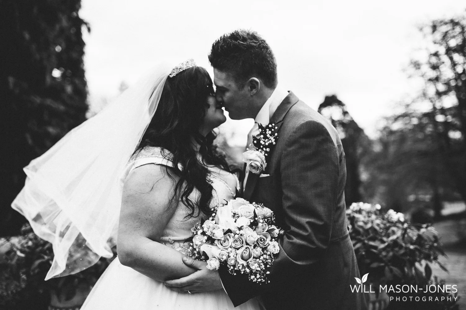  coed-y-mwstwr-welsh-wedding-photography 