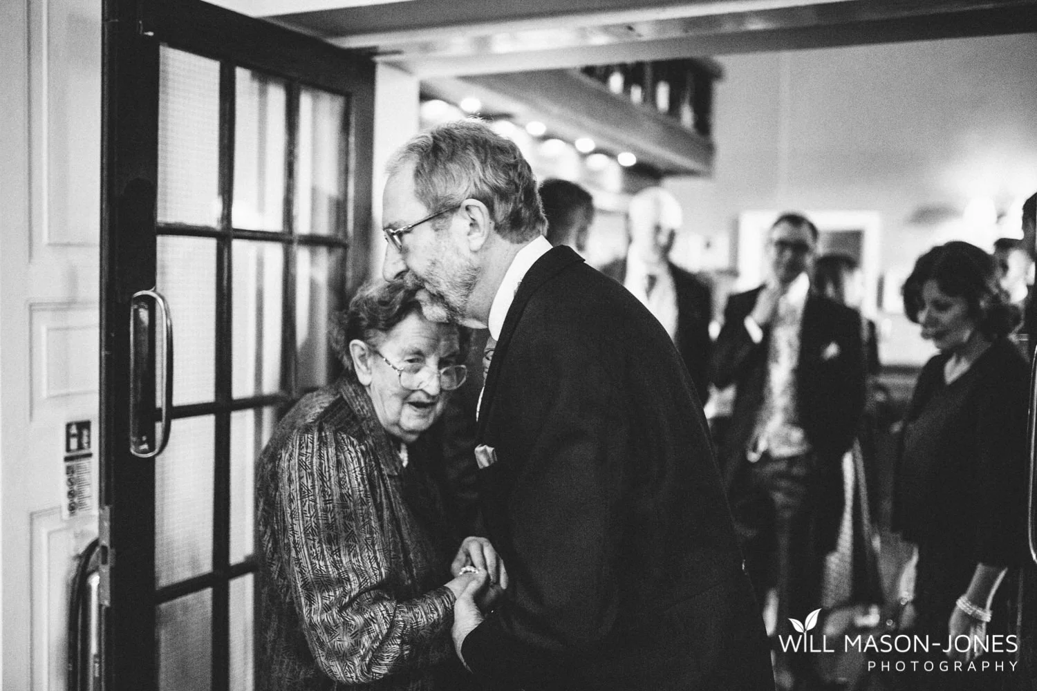 the-manor-crickhowell-wedding-documentary-photographer