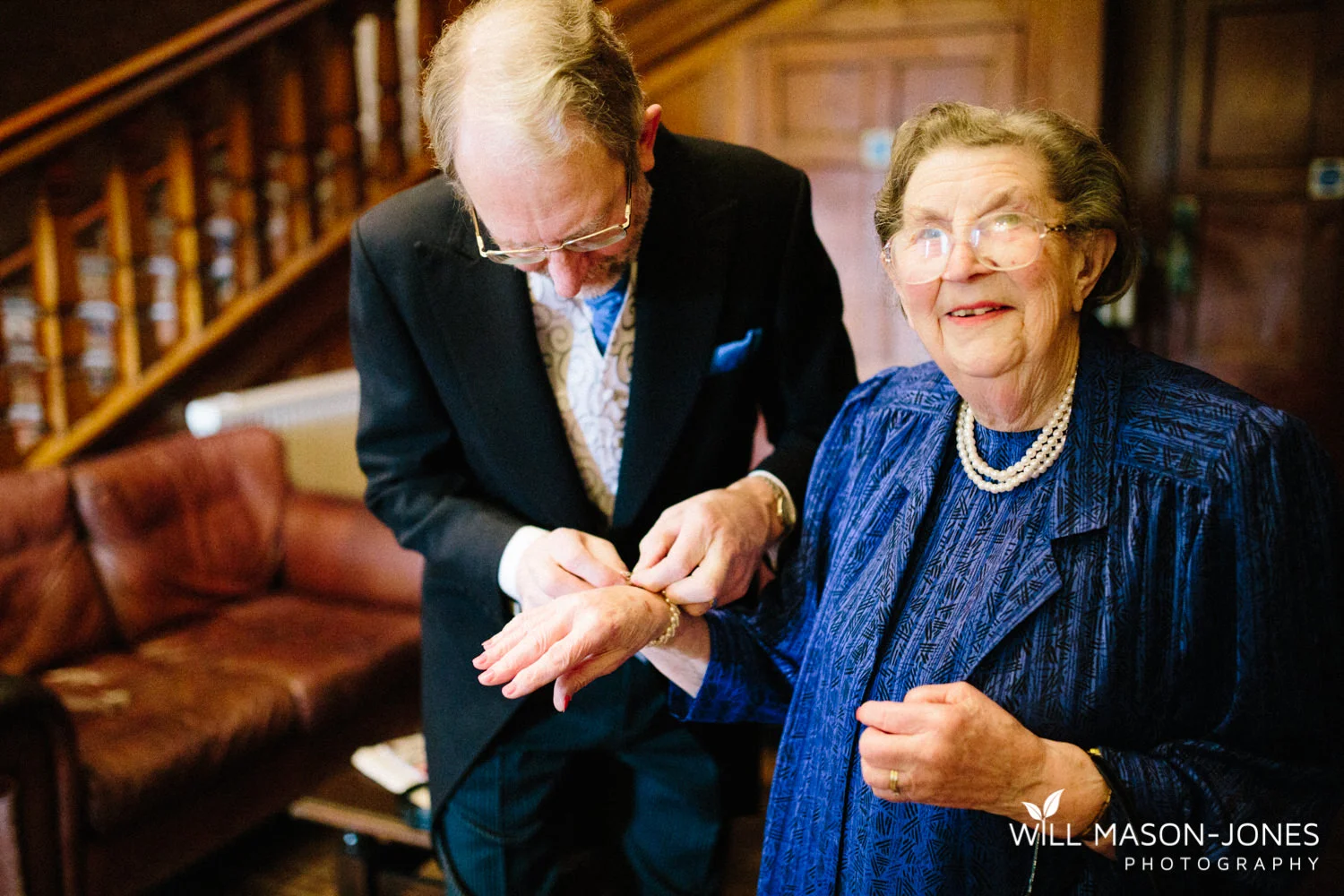 the-manor-crickhowell-wedding-documentary-photographer