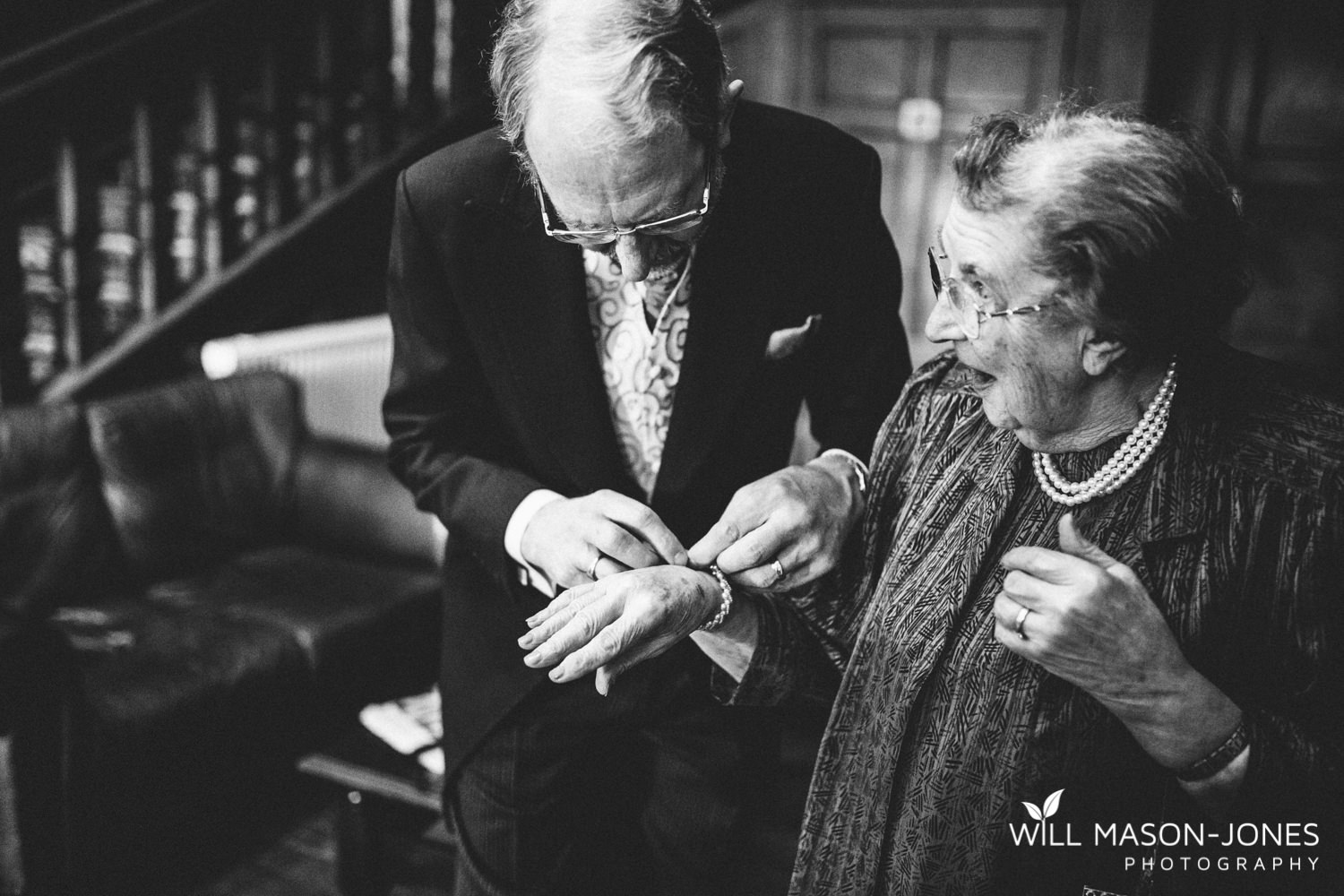 the-manor-crickhowell-wedding-documentary-photographer