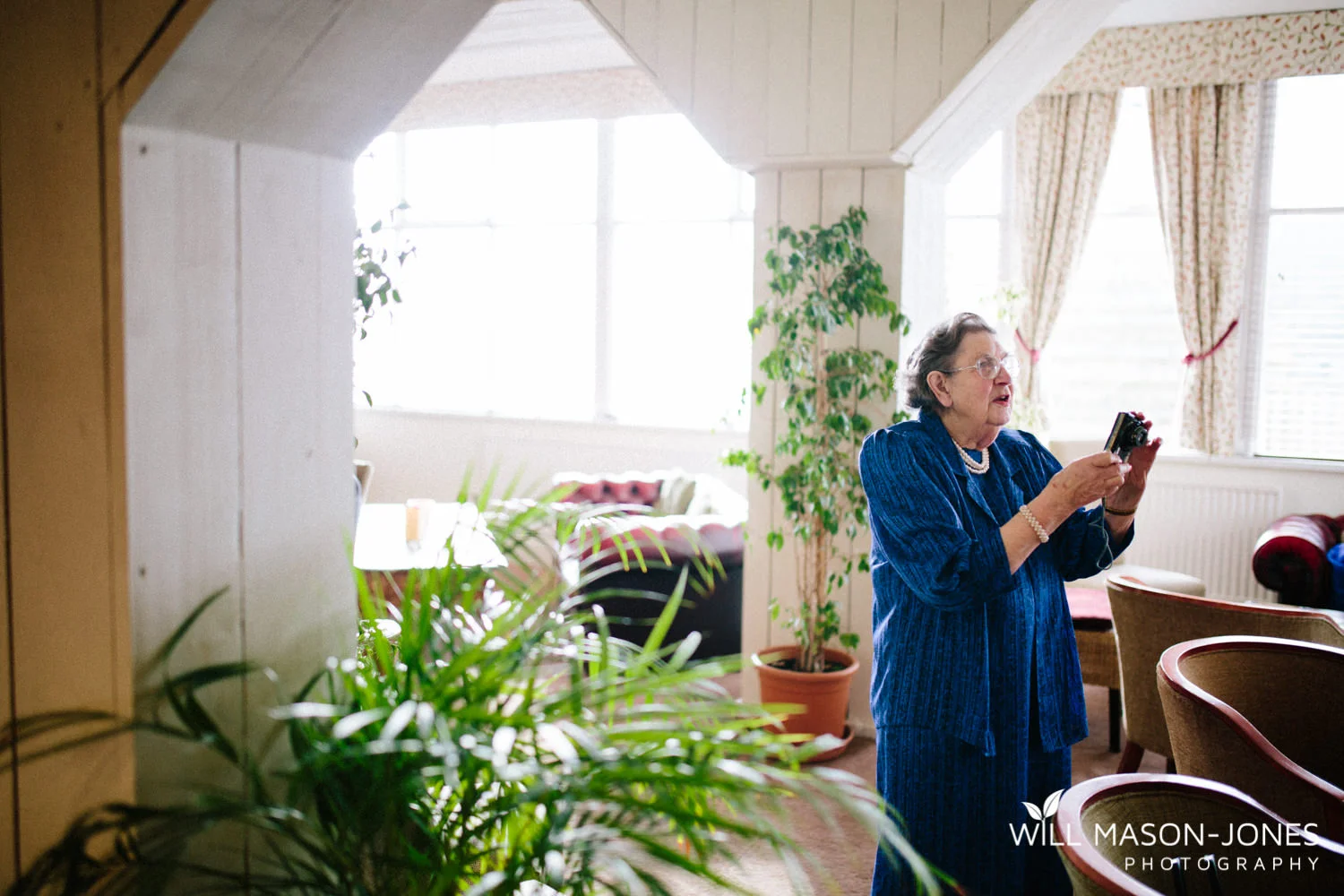 the-manor-crickhowell-wedding-documentary-photographer
