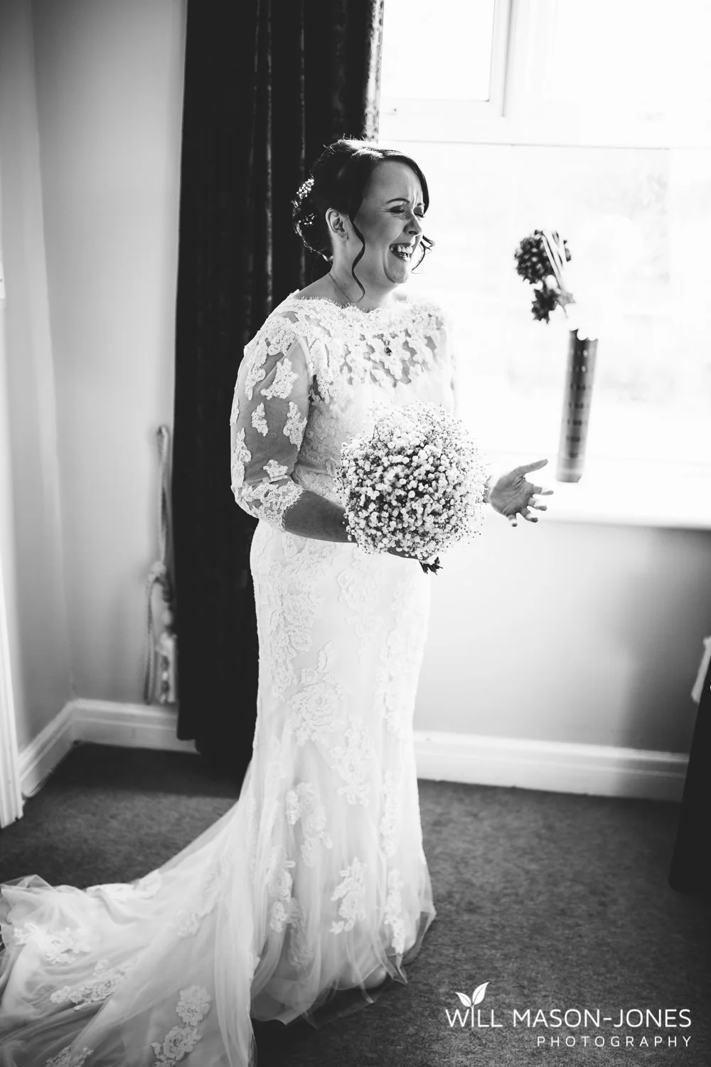 the-manor-crickhowell-wedding-documentary-photographer
