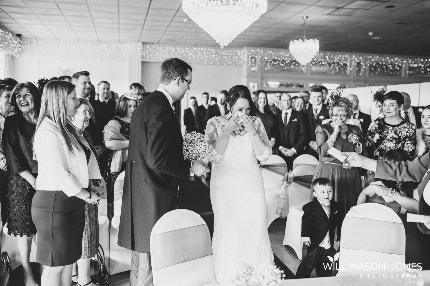 the-manor-crickhowell-wedding-documentary-photographer