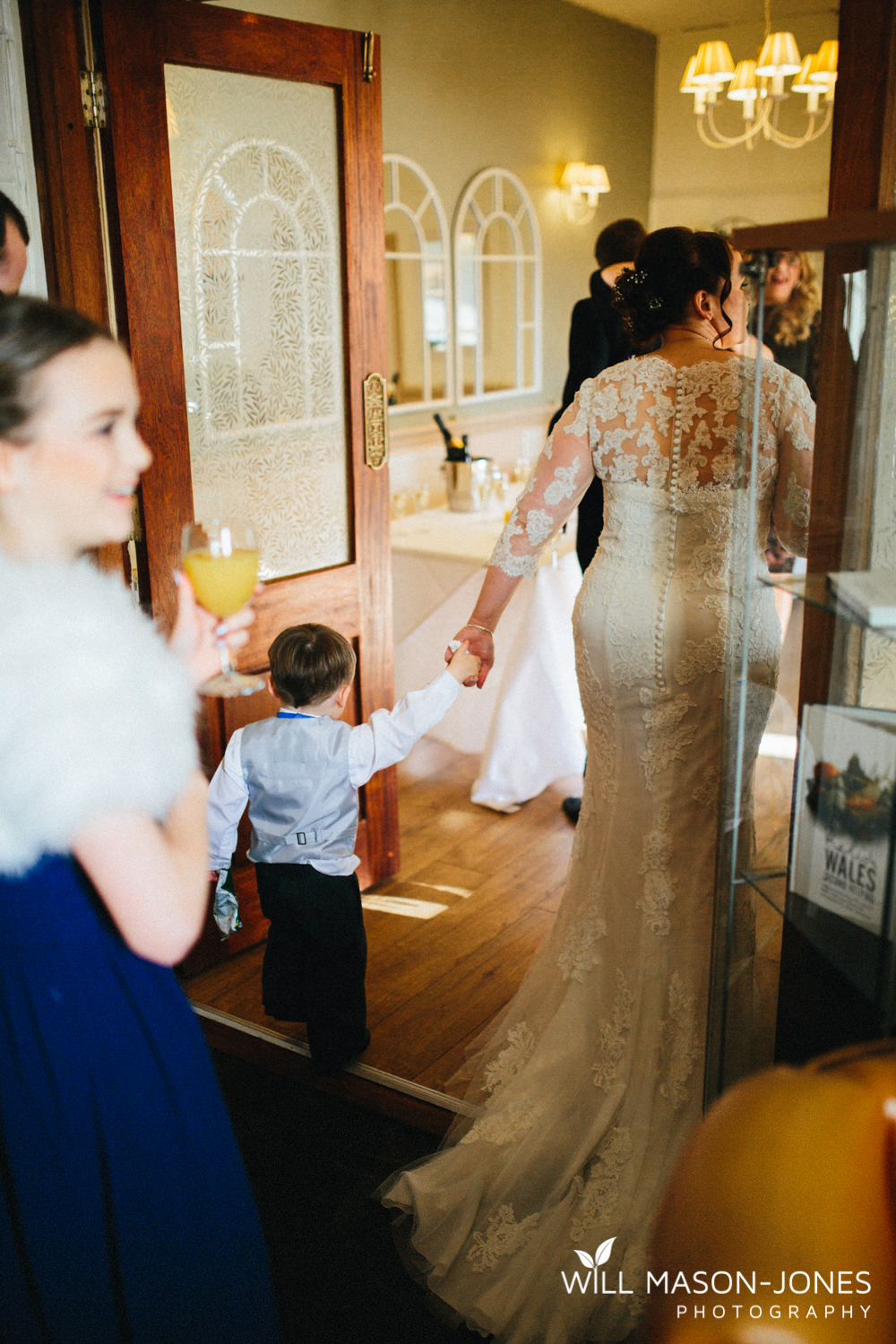 the-manor-crickhowell-wedding-documentary-photographer